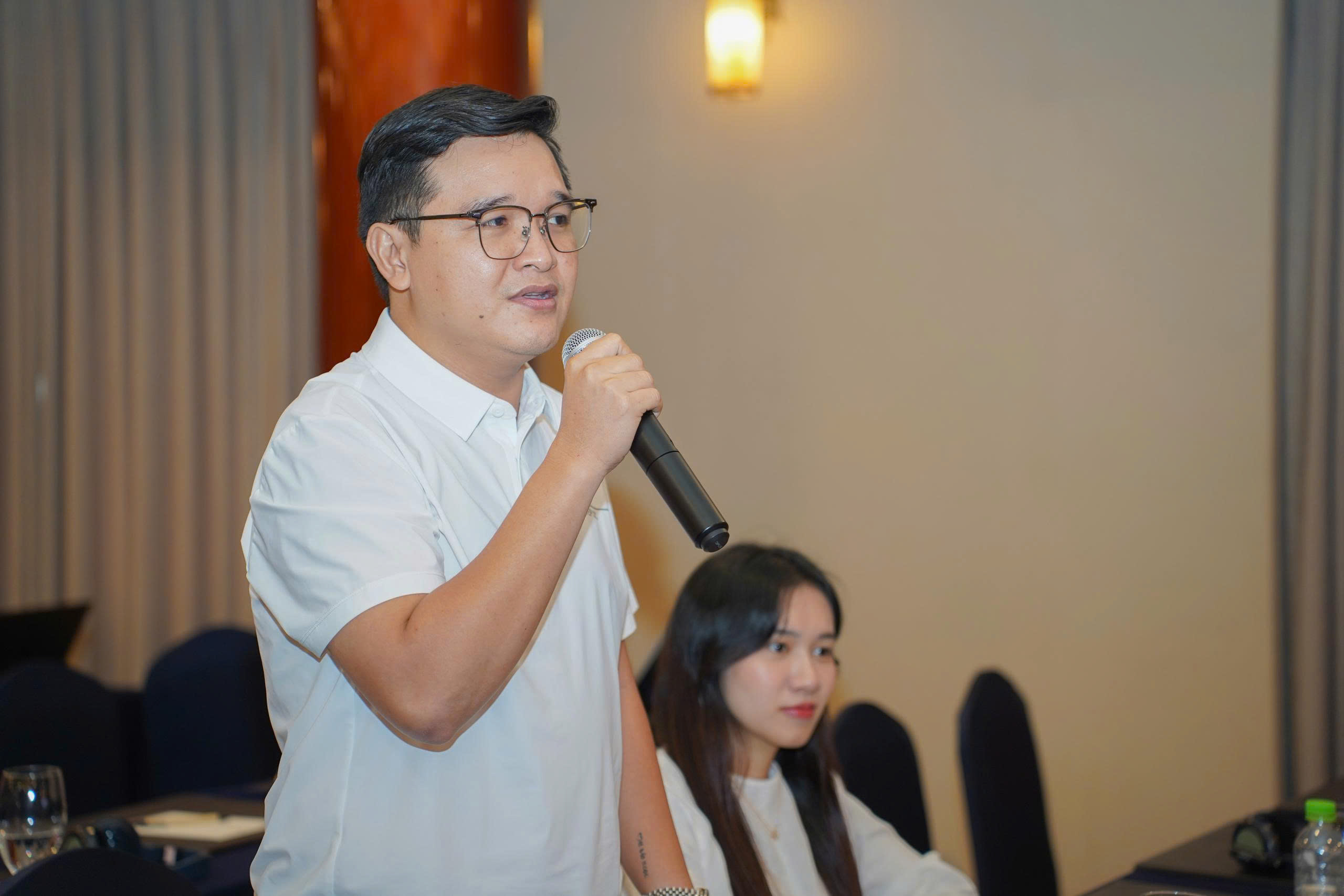 Đạo diễn Bùi Thạc Chuyên: "Ngừng quay vì người dân hát karaoke" - Ảnh 4.