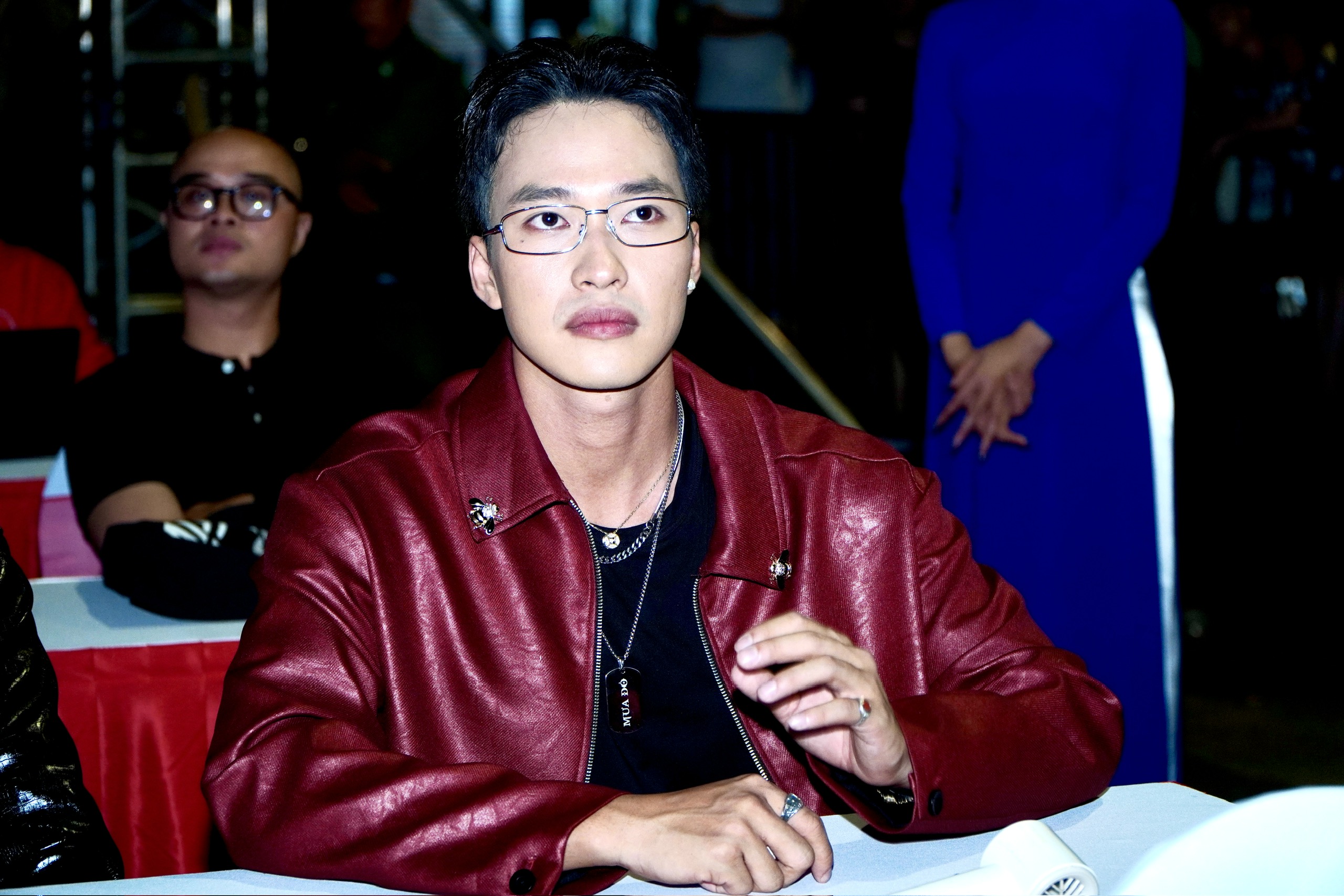 Thu Trang, Đoàn Thiên Ân "đọ sắc" cùng Hồng của "Mưa đỏ" - Ảnh 10.