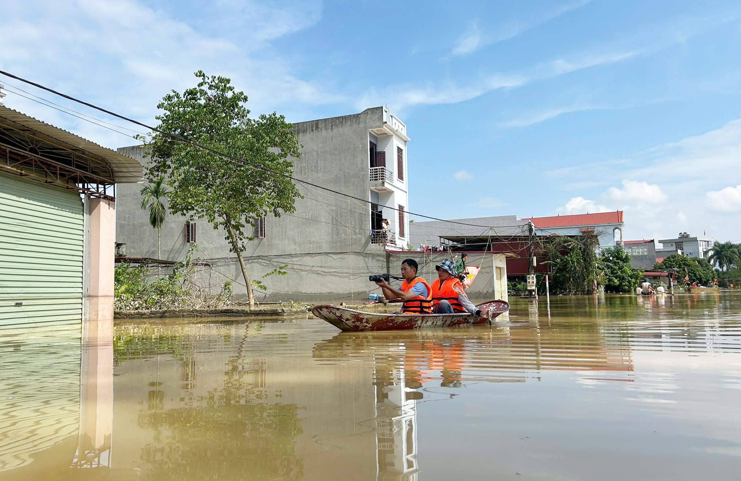 Mạng x&atilde; hội thu lợi từ tổng hợp nội dung b&aacute;o ch&iacute;, Đại biểu Quốc hội đề xuất g&igrave;?  - Ảnh 1.