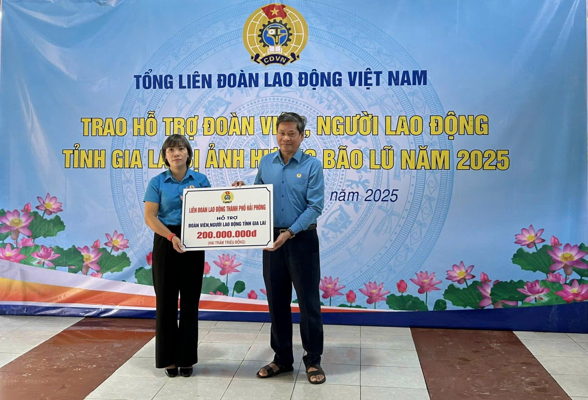 C&ocirc;ng đo&agrave;n hỗ trợ khẩn cấp 1,5 tỉ đồng cho đo&agrave;n vi&ecirc;n tỉnh Gia Lai bị thiệt hại do mưa lũ - Ảnh 2.