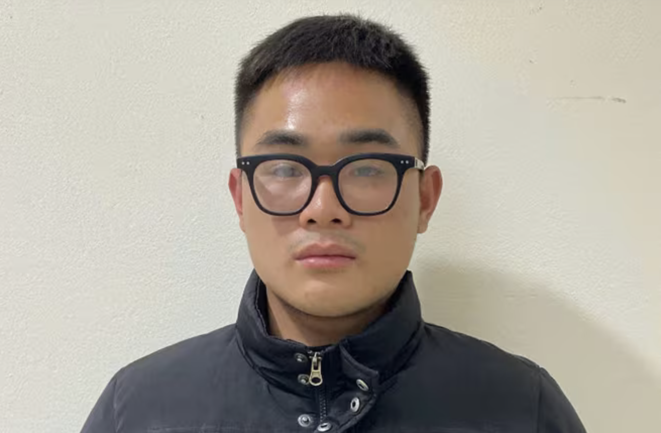 Va chạm giao thông nghiêm trọng , nam thanh niên hành hung người đàn ông bất tỉnh - Ảnh 1.