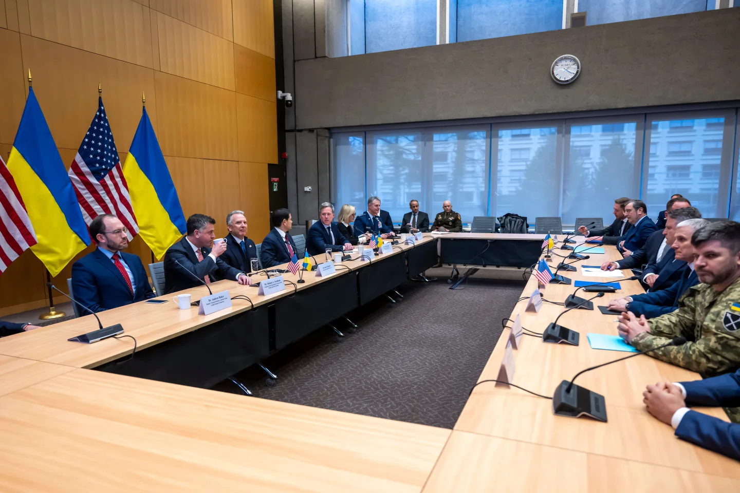 Mỹ - Ukraine thu hẹp kh&aacute;c biệt - Ảnh 1.