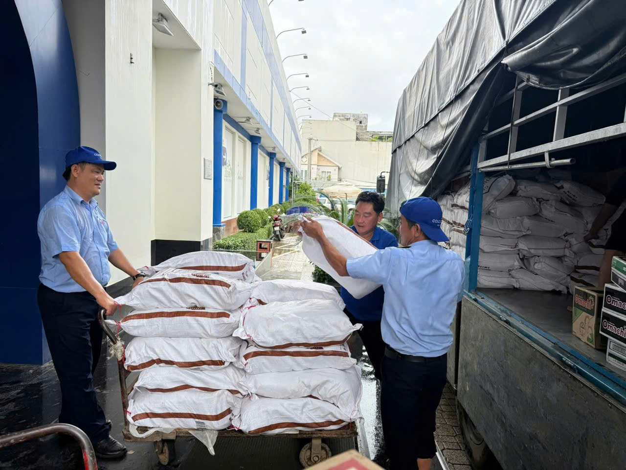 Tổng lực hỗ trợ v&ugrave;ng lũ: Co . OpMart v&agrave; VISSAN kh&ocirc;ng t&iacute;nh lời lỗ - Ảnh 6.