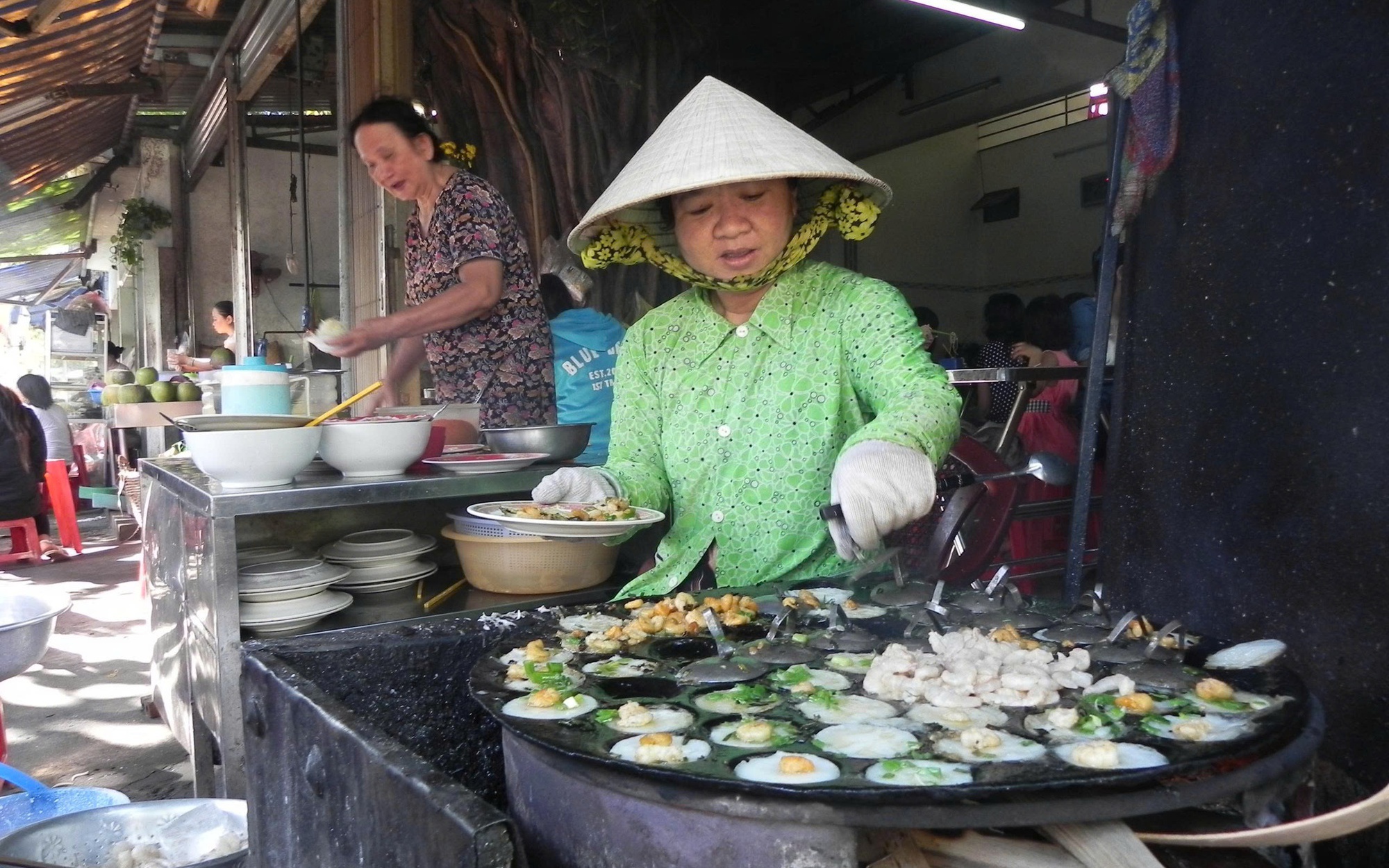 Bánh khọt nức tiếng gần xa