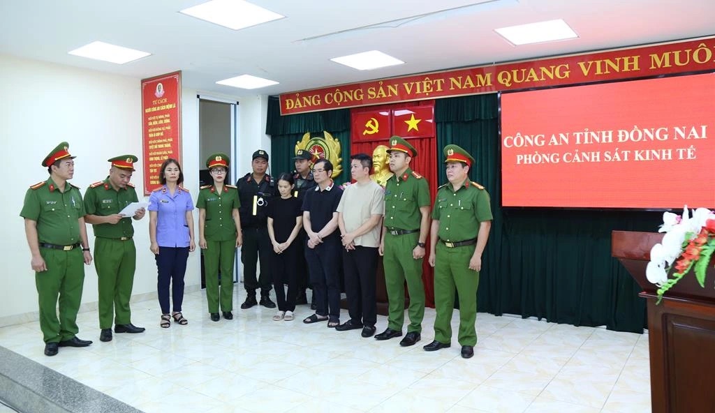 Công ty EBC Đồng Nai nợ bảo hiểm và sản xuất kem chống nắng giả cho chồng Đoàn Di Băng - Ảnh 2.