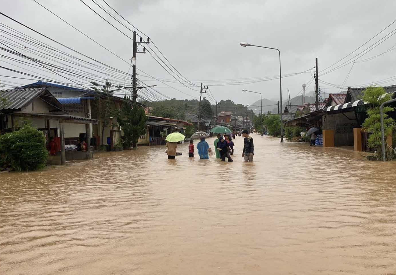 Hàng loạt tỉnh, bang ở Thái Lan và Malaysia chìm trong lũ - Ảnh 7.