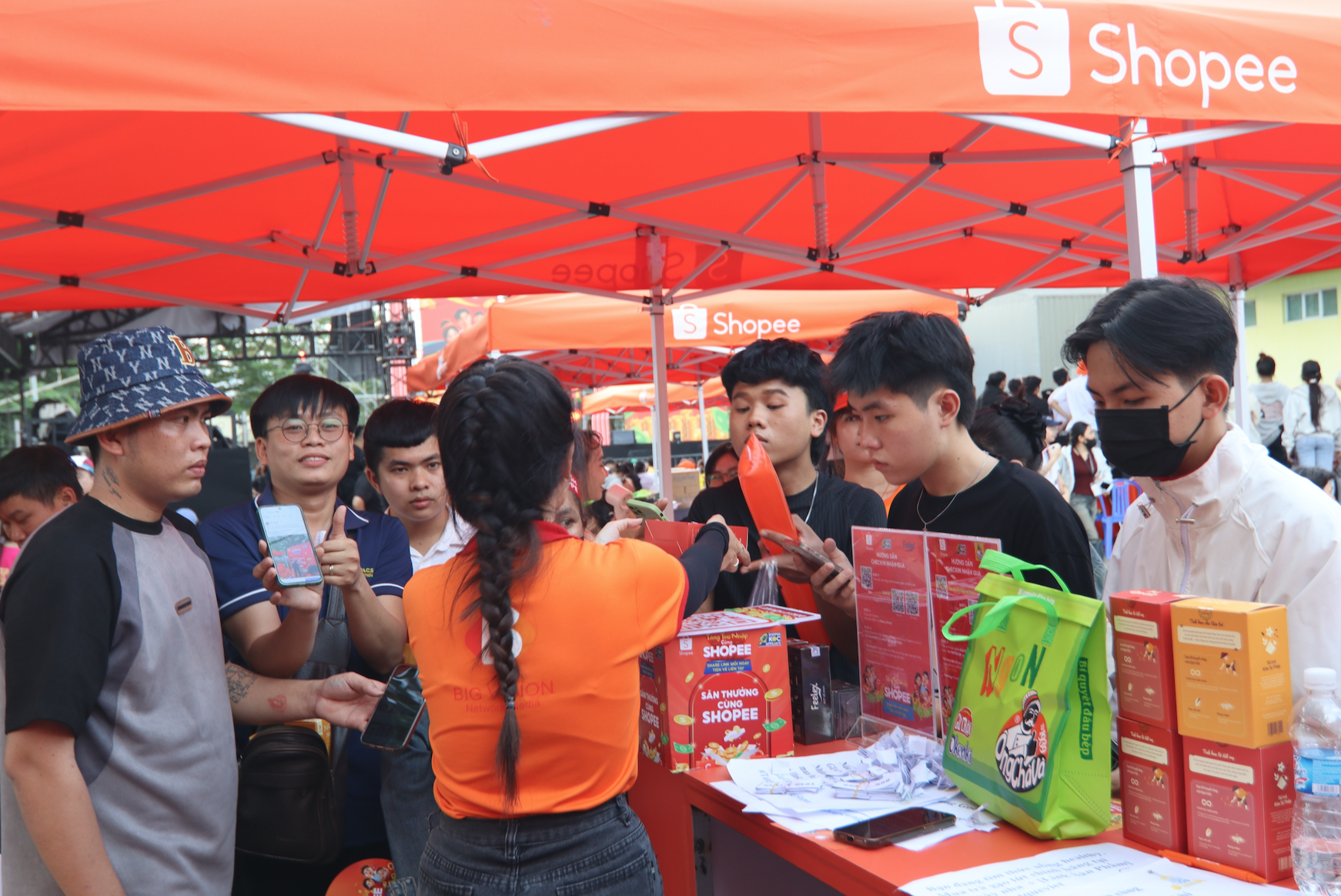 Sân chơi "Công xưởng hạnh phúc" đến với Công ty Ampacs International - Ảnh 8.
