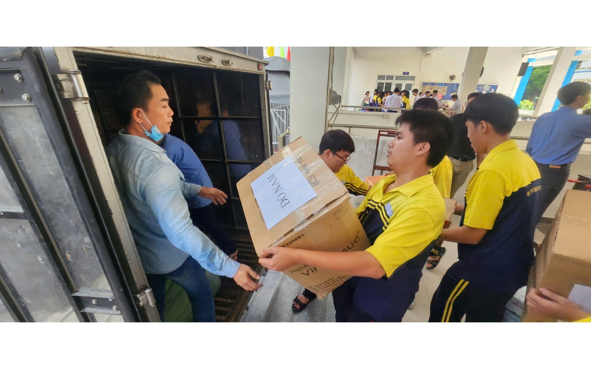 Những món quà nhỏ, tình thương lớn từ học sinh TPHCM
