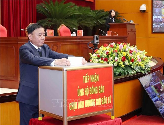 Tổng Bí thư Tô Lâm và các đại biểu quyên góp, ủng hộ đồng bào chịu ảnh hưởng bởi bão lũ - Ảnh 4.