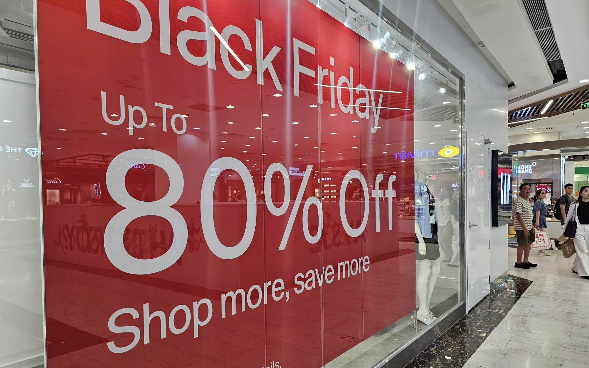Nhiều người tiêu dùng "lắc đầu" với Black Friday