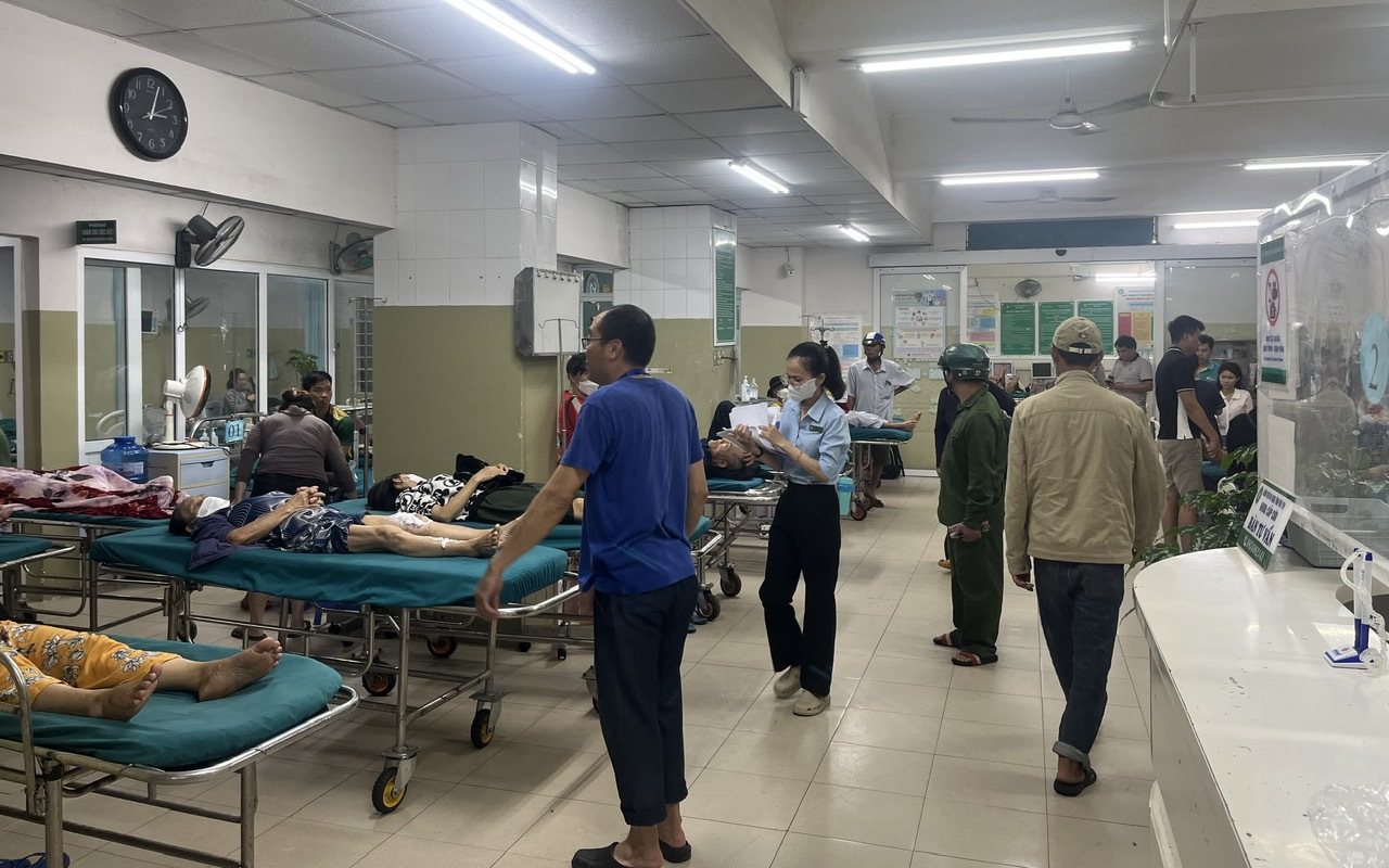 Bệnh viện Đa khoa Phú Yên quá tải sau mưa lũ