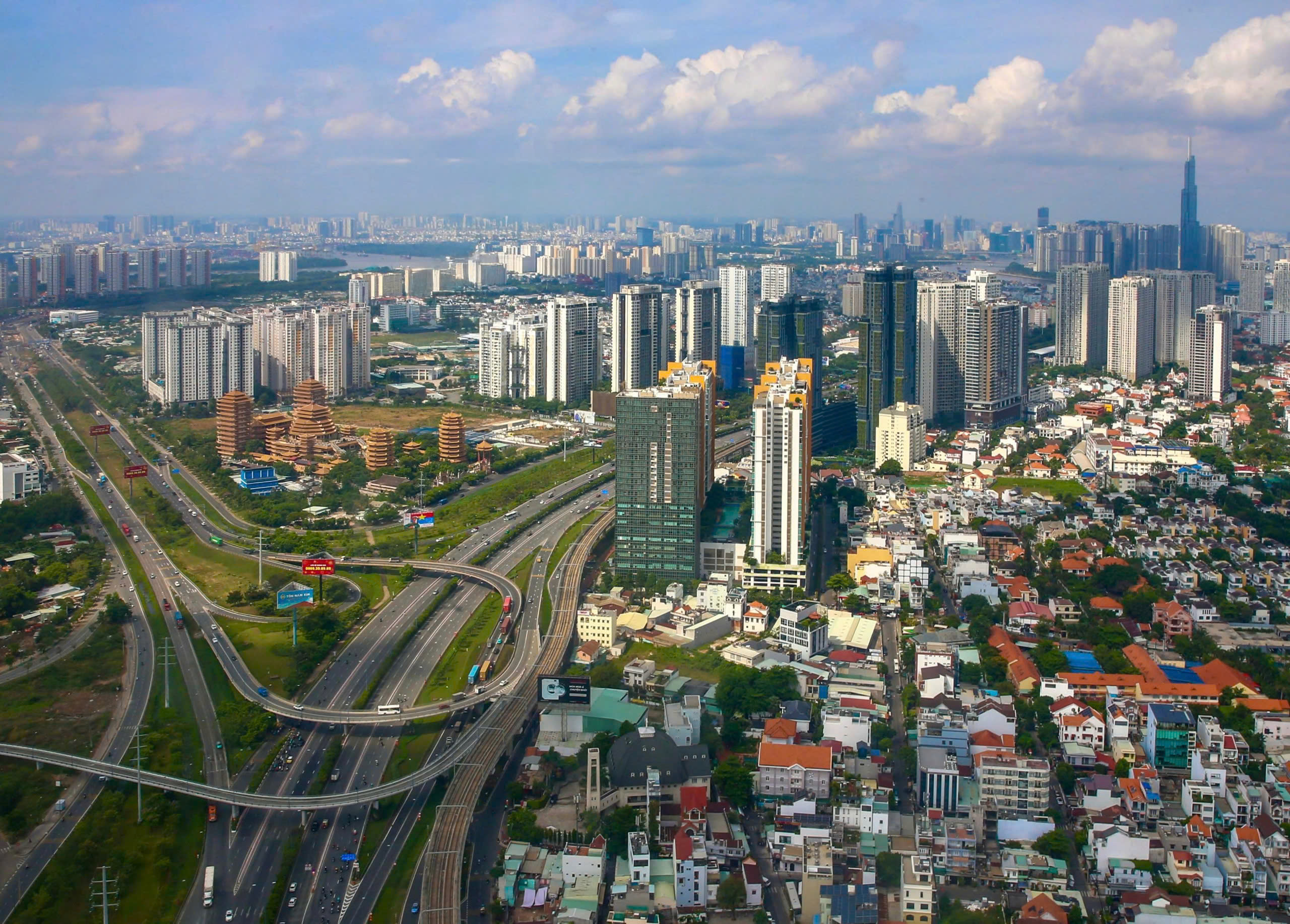 [Emagazine] - 12 dấu ấn nổi bật của TPHCM năm 2025 - Ảnh 28.
