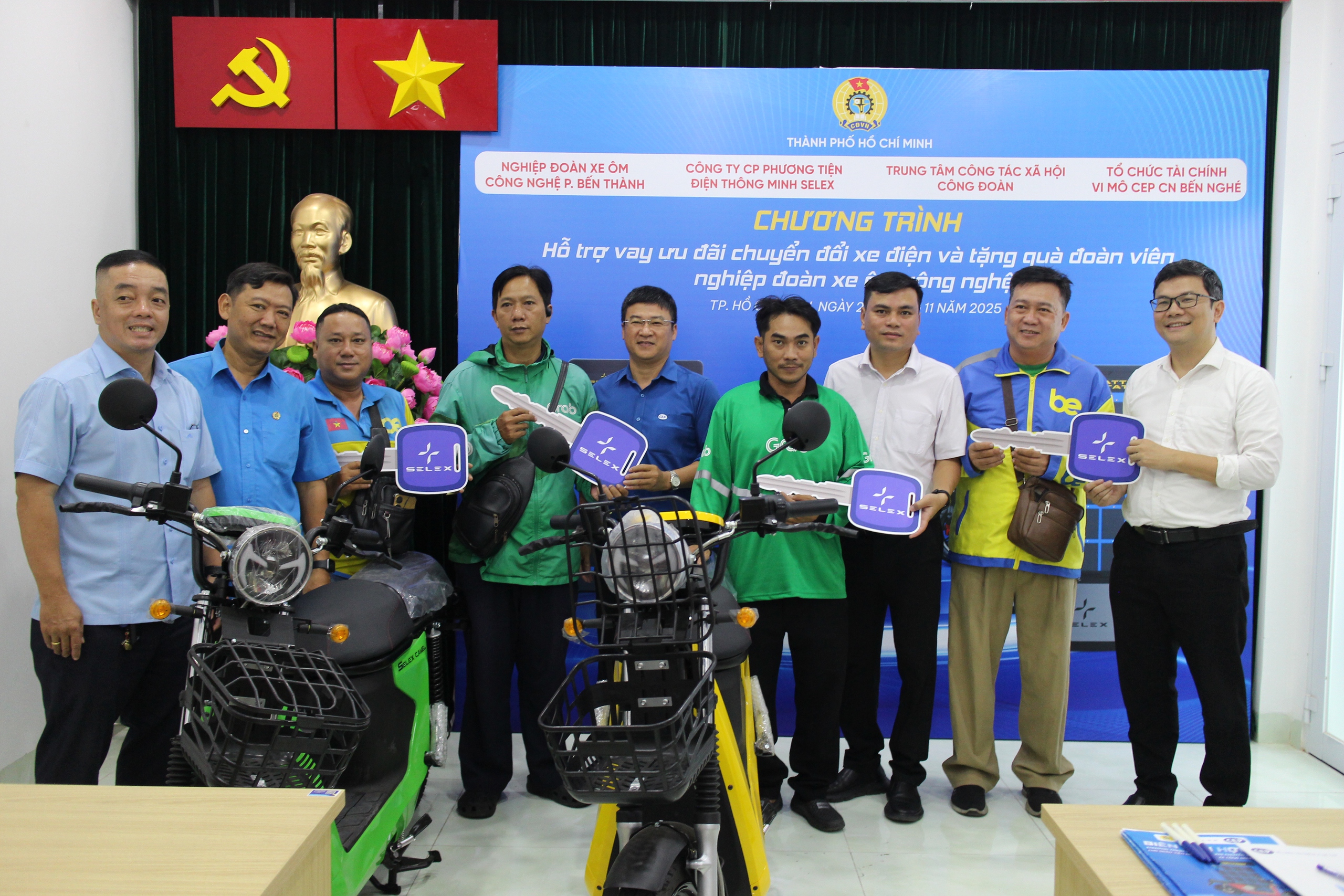 Cho t&agrave;i xế xe &ocirc;m c&ocirc;ng nghệ vay 0 đồng để đổi xe điện - Ảnh 1.