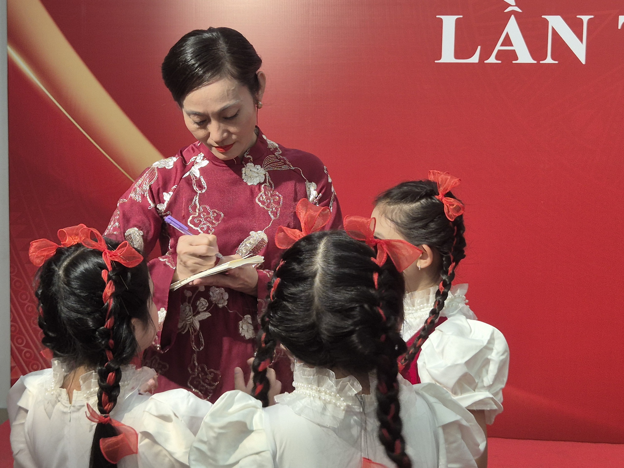 Trấn Thành, dàn mỹ nam "Mưa đỏ"… khuấy động thảm đỏ! - Ảnh 31.