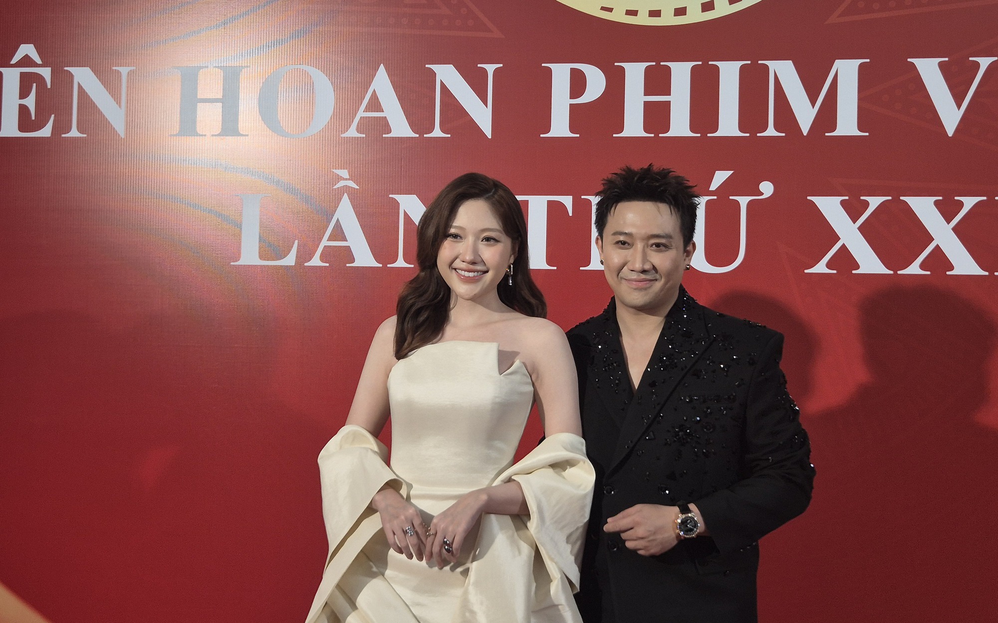 Dàn sao "Mưa đỏ" hạnh phúc nâng Bông sen vàng - Ảnh 5.