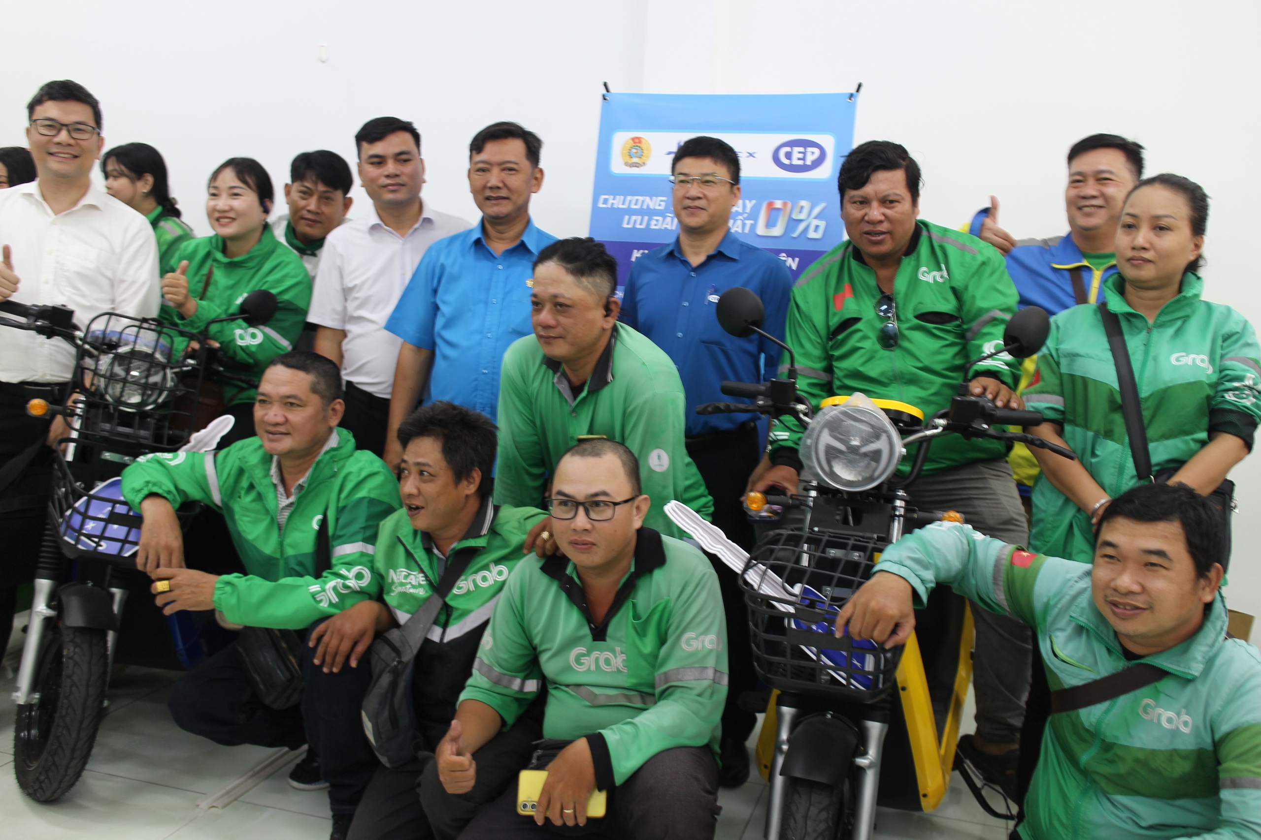 Cho t&agrave;i xế xe &ocirc;m c&ocirc;ng nghệ vay 0 đồng để đổi xe điện - Ảnh 3.