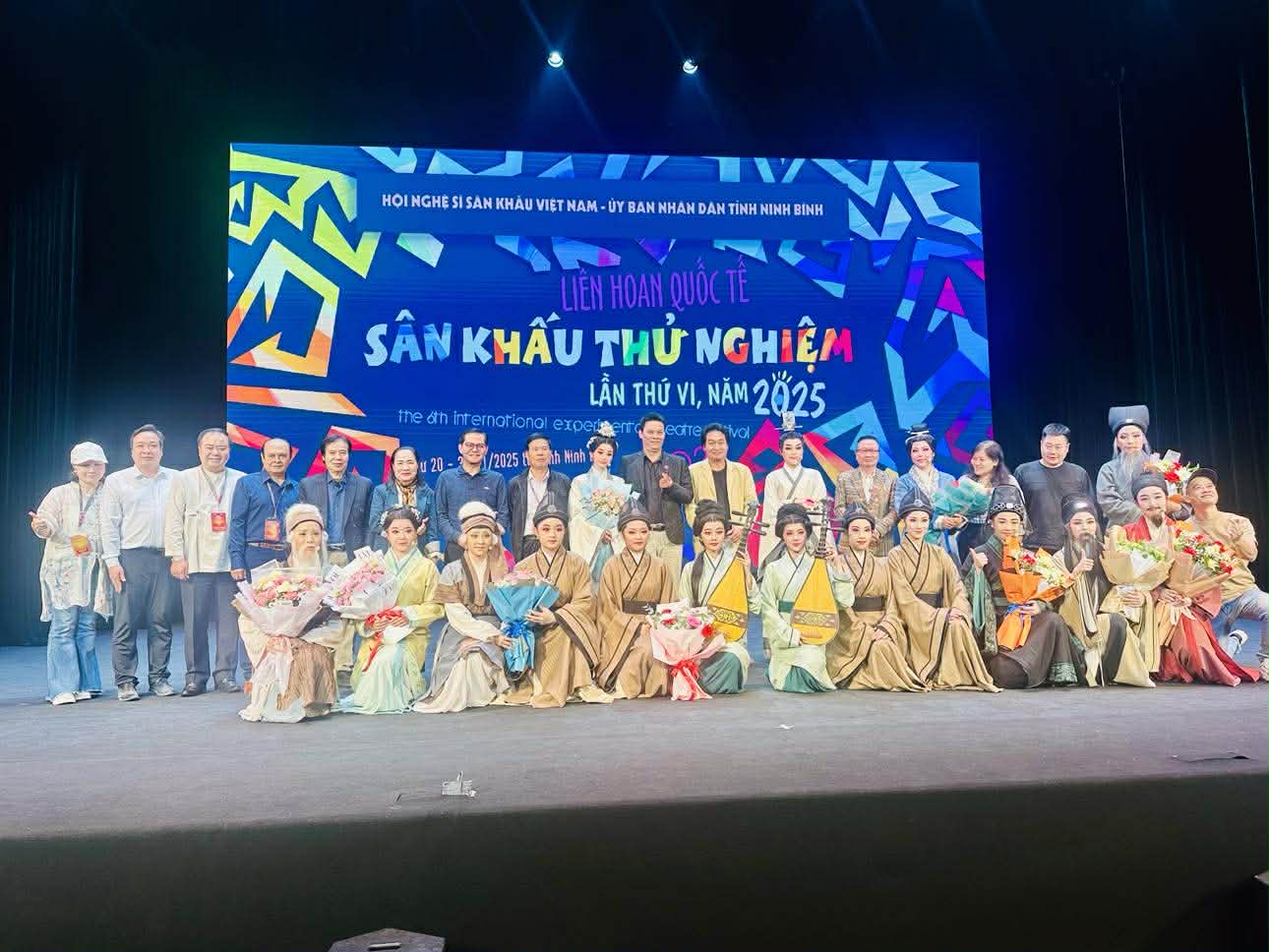 "Tỳ bà ký" toàn nữ bang Việt kịch Trung Hoa chinh phục khán giả Liên hoan sân khấu thử nghiệm - Ảnh 2.