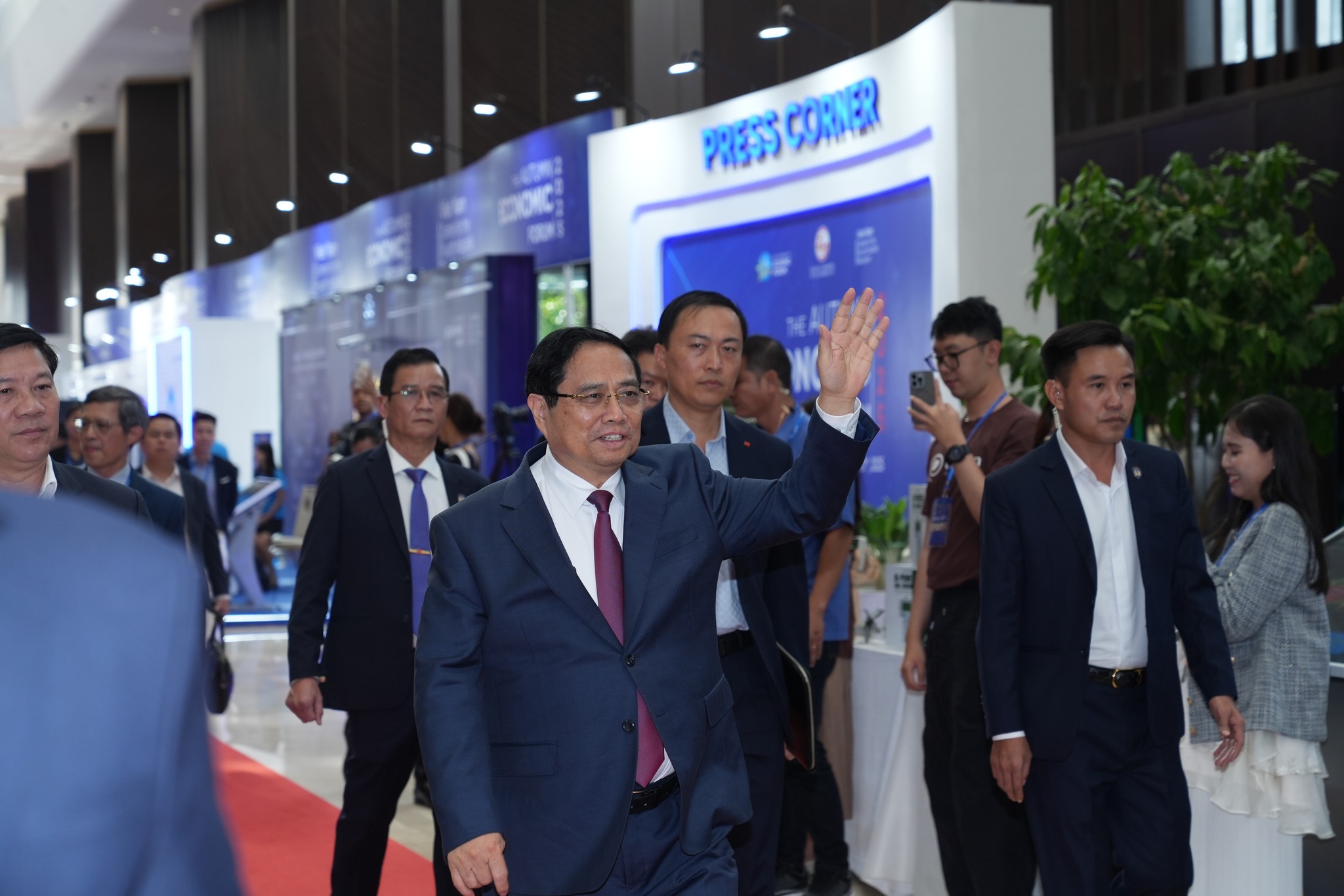 H&igrave;nh ảnh Thủ tướng Ch&iacute;nh phủ Phạm Minh Ch&iacute;nh dự Diễn đ&agrave;n kinh tế m&ugrave;a thu 2025 - Ảnh 4.