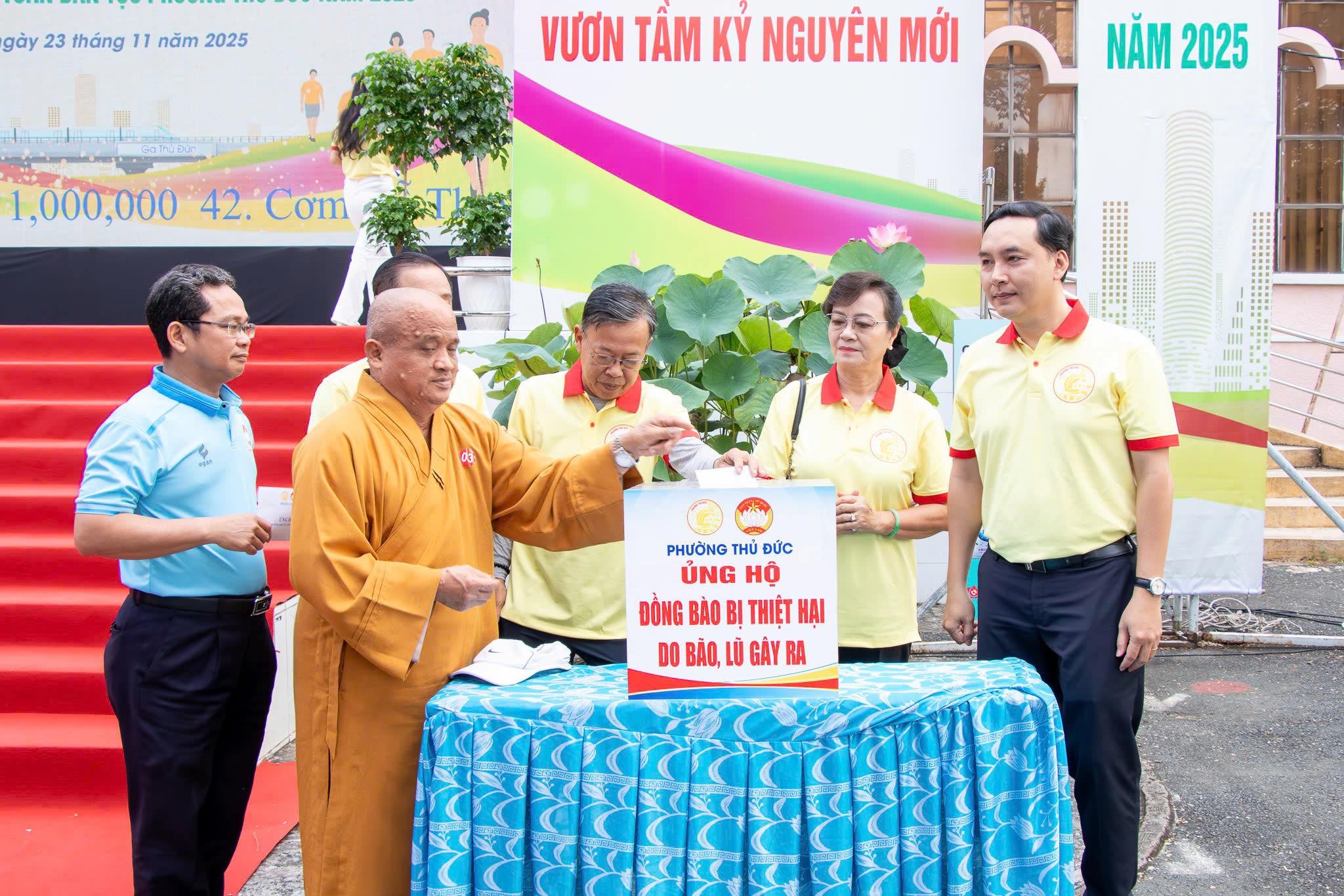 Hơn 2.000 người c&ugrave;ng nhau đi bộ ở phường Thủ Đức - Ảnh 4.