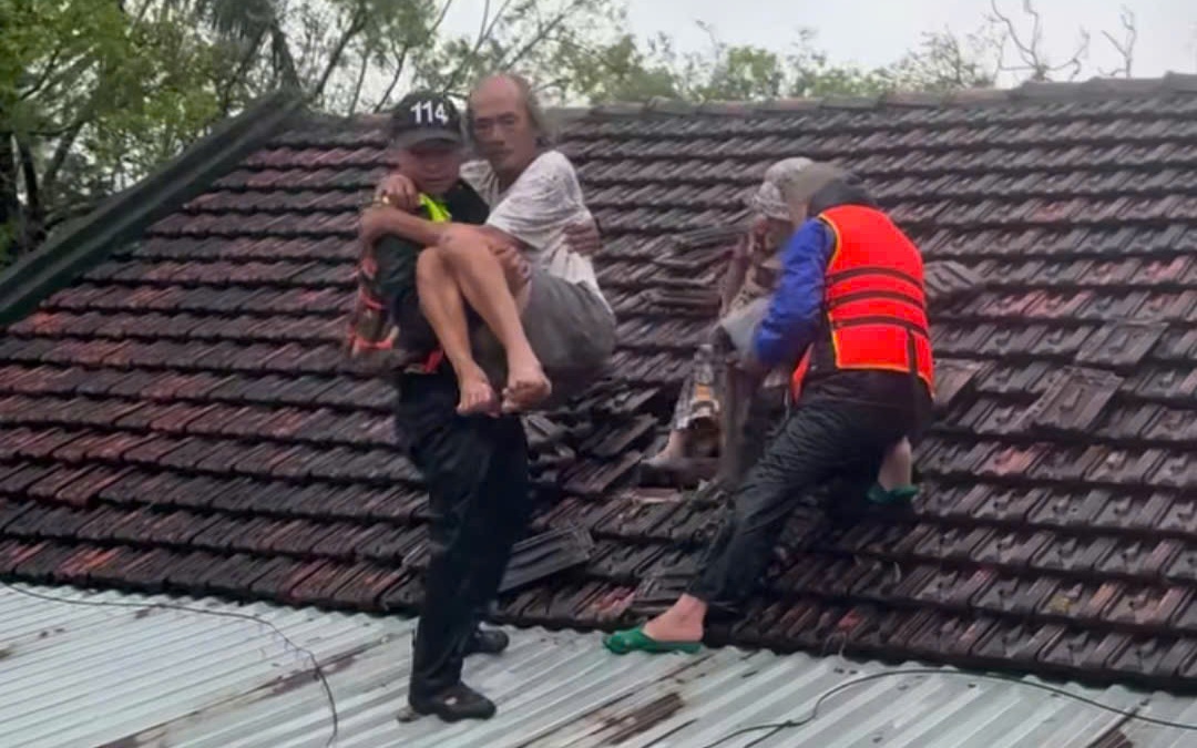 "Trái tim miền Trung" tiếp nhận 431 triệu đồng từ 2 vợ chồng ở Nha Trang