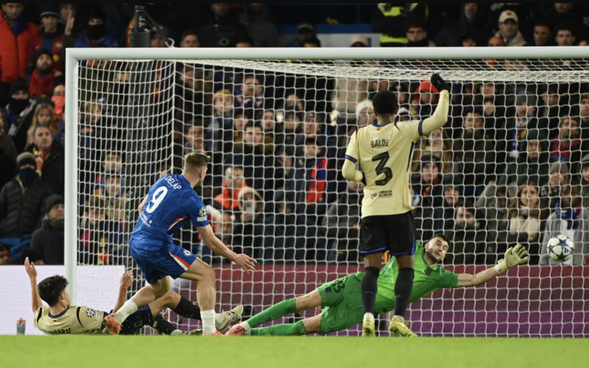 Quật ng&atilde; Barcelona ở London, Chelsea v&agrave;o Top 8 Champions League - Ảnh 6.