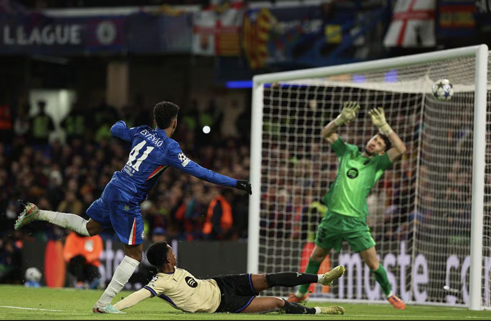 Quật ng&atilde; Barcelona ở London, Chelsea v&agrave;o Top 8 Champions League - Ảnh 4.