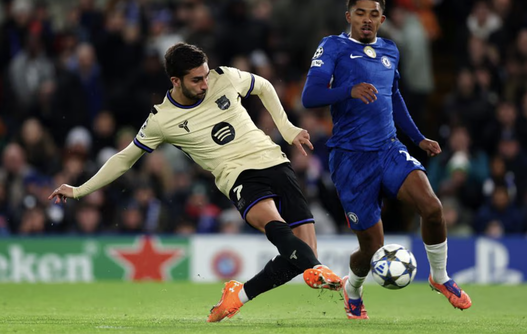 Quật ng&atilde; Barcelona ở London, Chelsea v&agrave;o Top 8 Champions League - Ảnh 1.