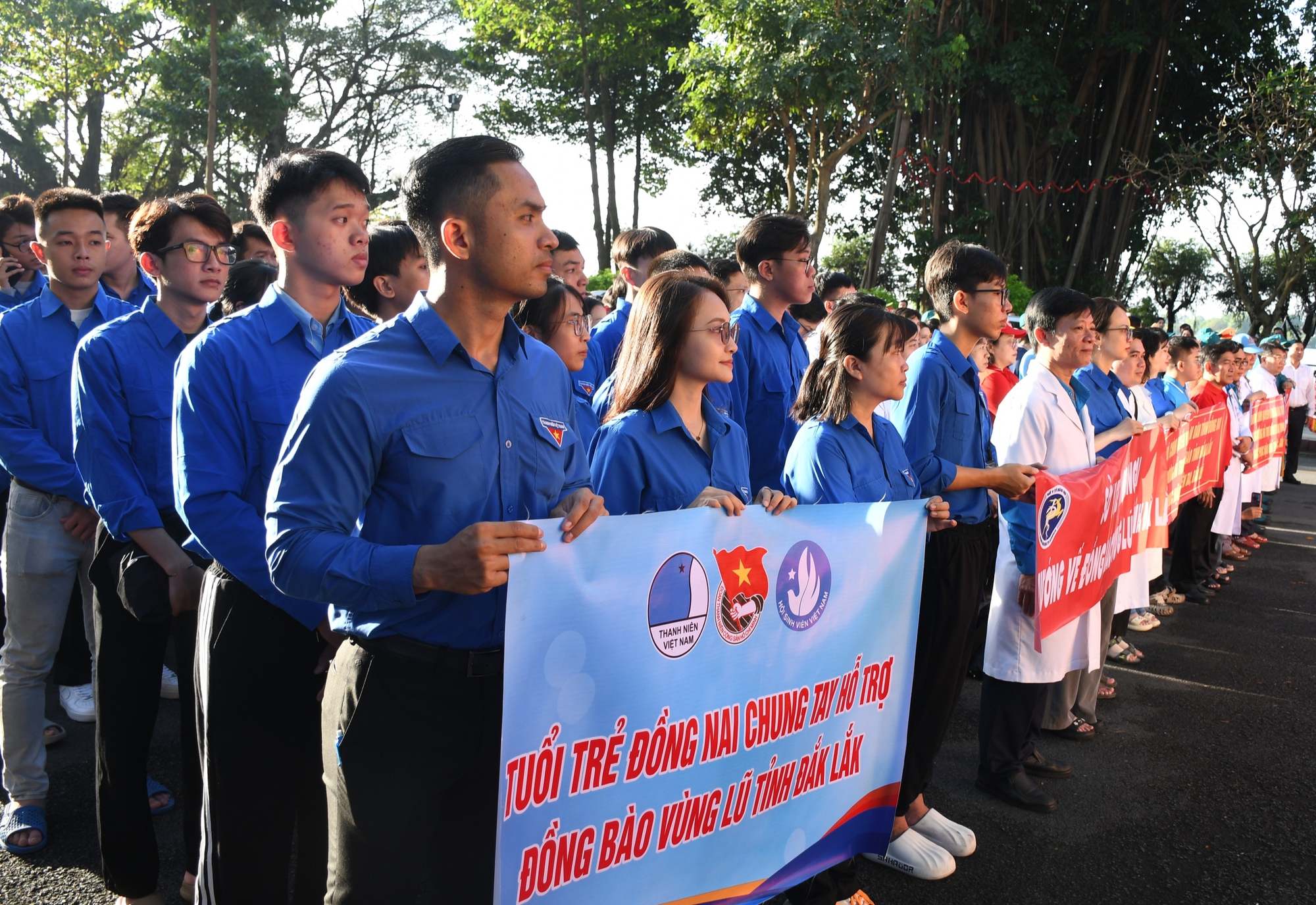 Đồng Nai hỗ trợ Đắk Lắk khắc phục thi&ecirc;n tai với h&agrave;ng trăm người v&agrave; vật phẩm cứu trợ - Ảnh 3.