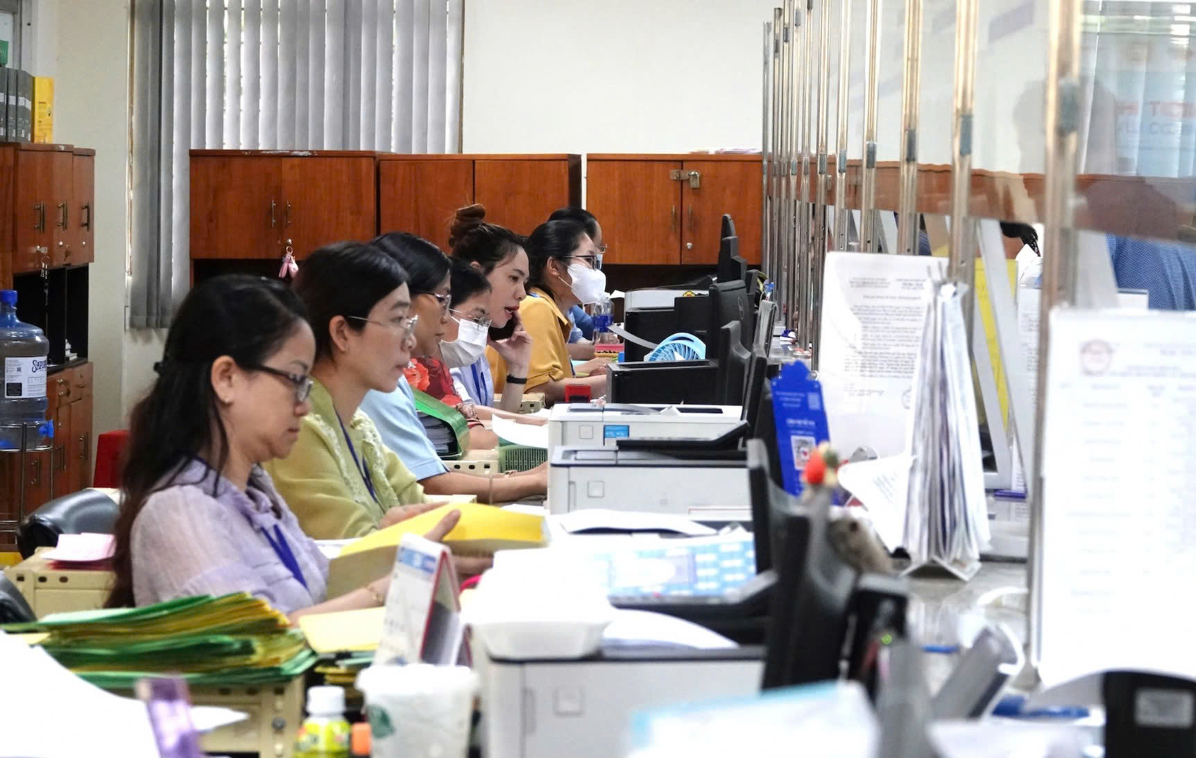 Gỡ vướng tuyển dụng khu vực c&ocirc;ng - Ảnh 1.