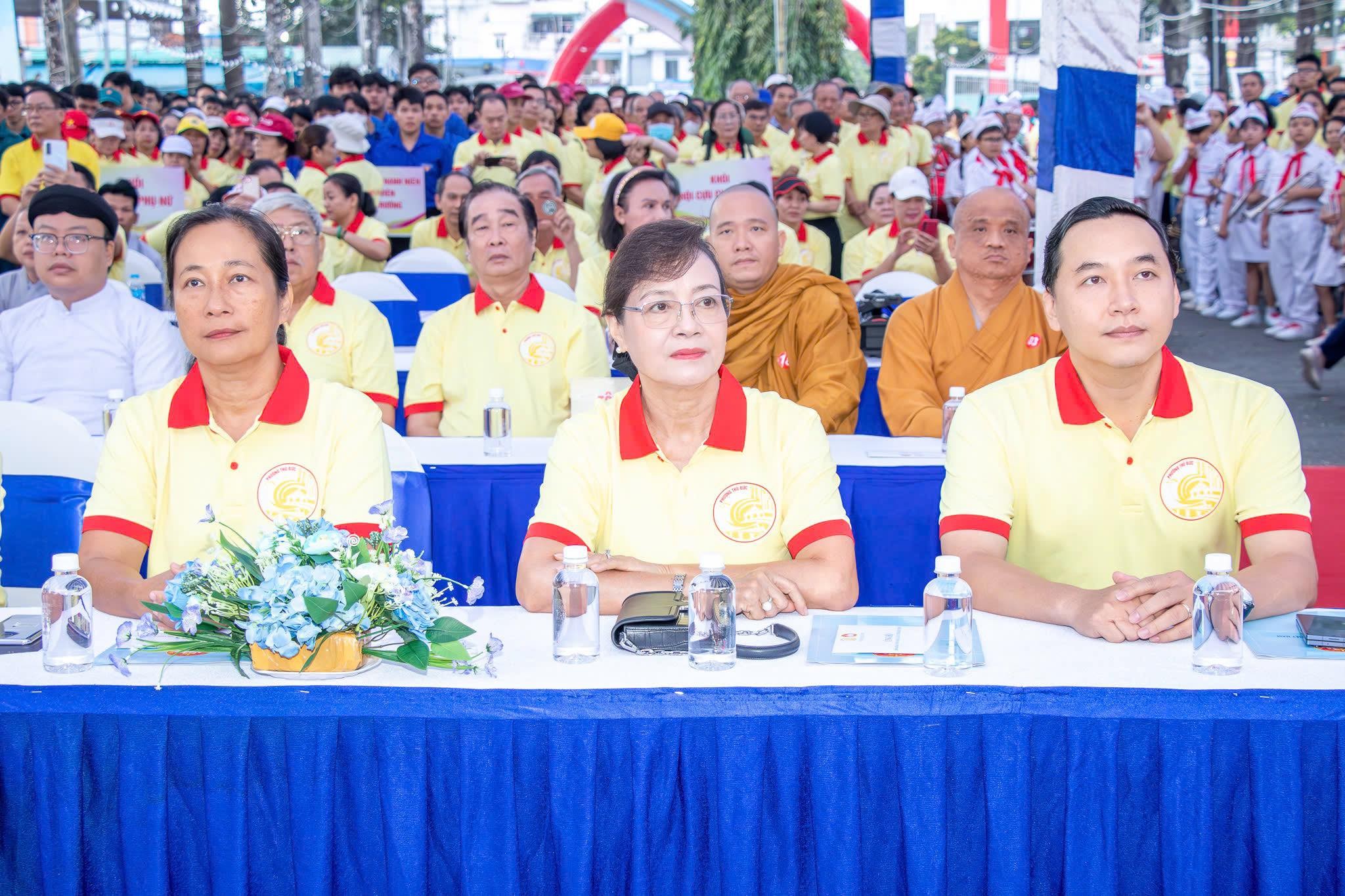 Hơn 2.000 người c&ugrave;ng nhau đi bộ ở phường Thủ Đức - Ảnh 6.