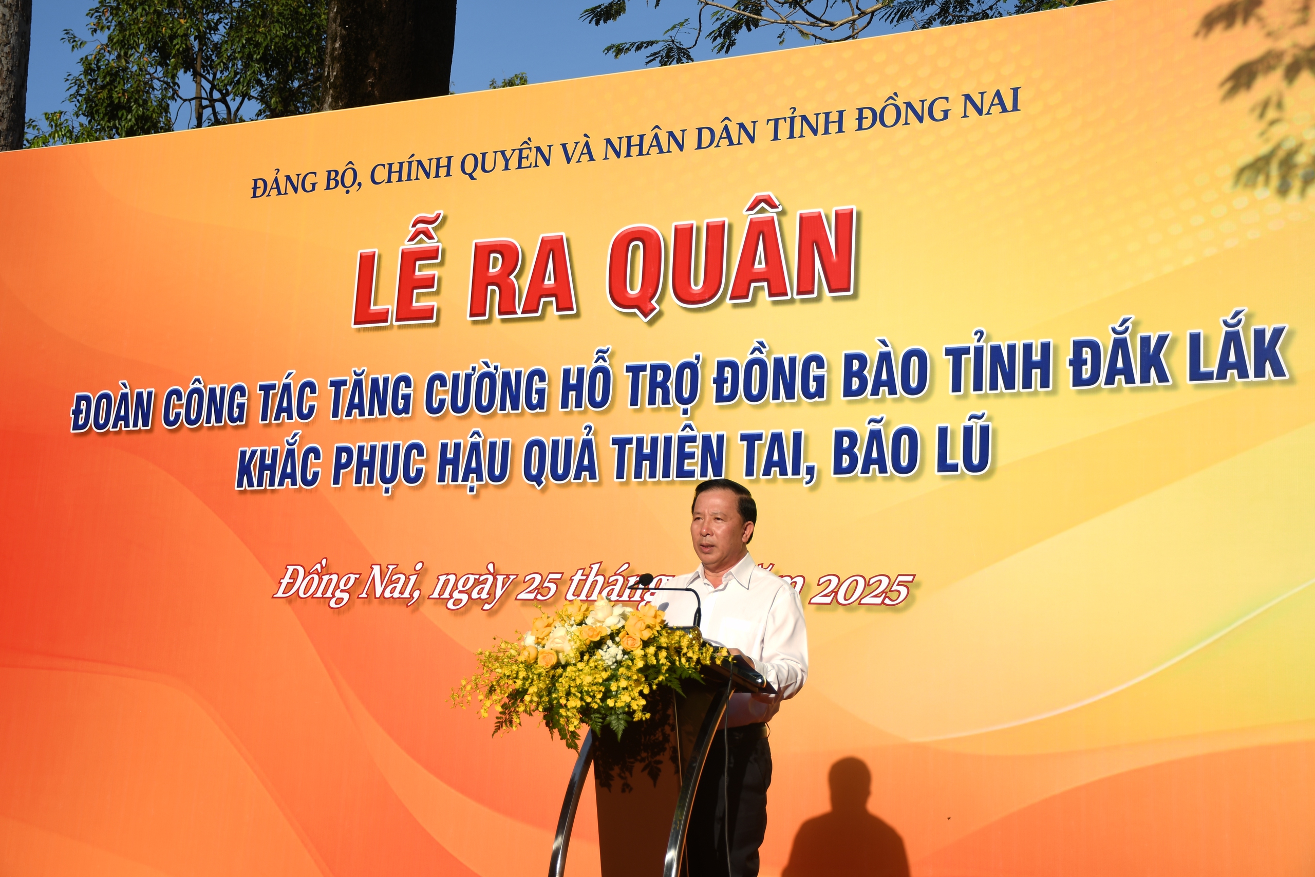 Đồng Nai hỗ trợ Đắk Lắk khắc phục thi&ecirc;n tai với h&agrave;ng trăm người v&agrave; vật phẩm cứu trợ - Ảnh 5.
