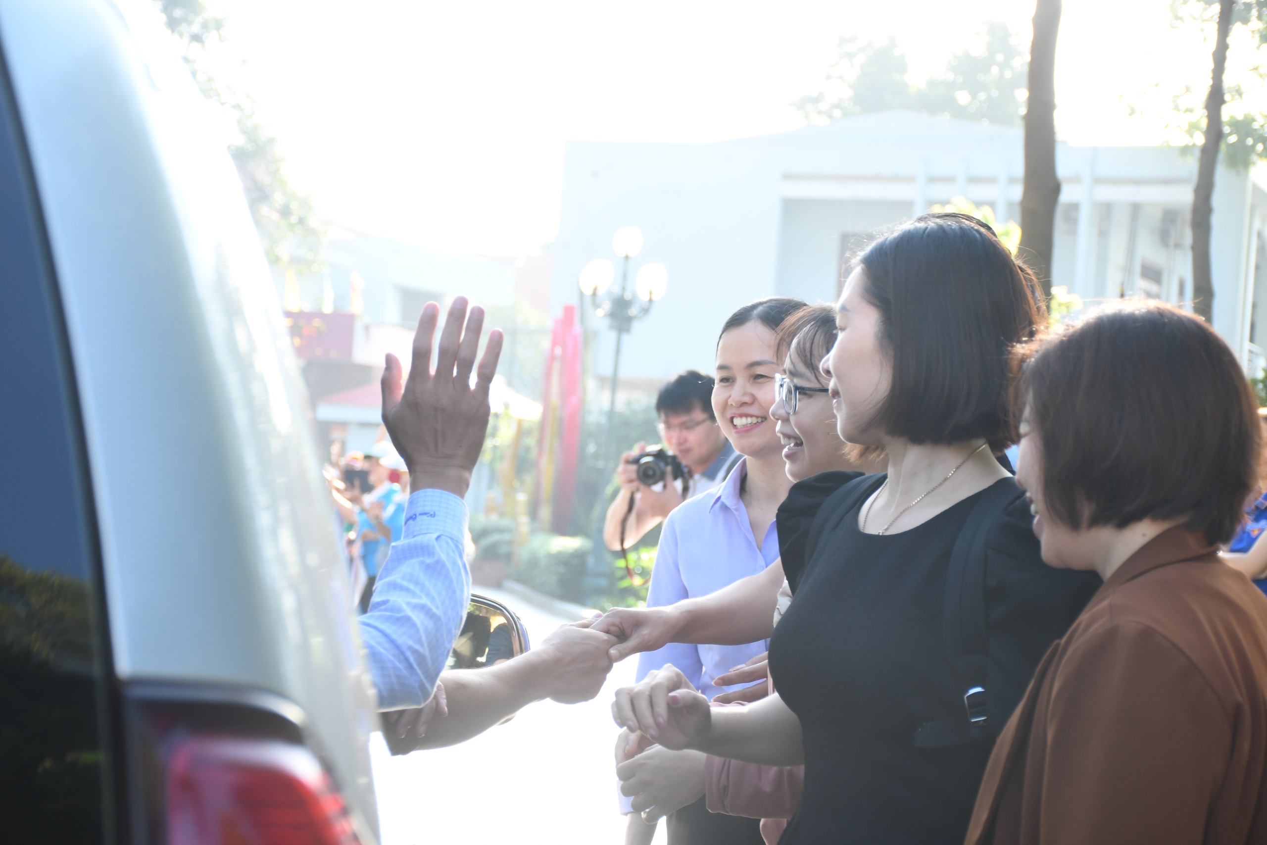 Đồng Nai hỗ trợ Đắk Lắk khắc phục thi&ecirc;n tai với h&agrave;ng trăm người v&agrave; vật phẩm cứu trợ - Ảnh 10.
