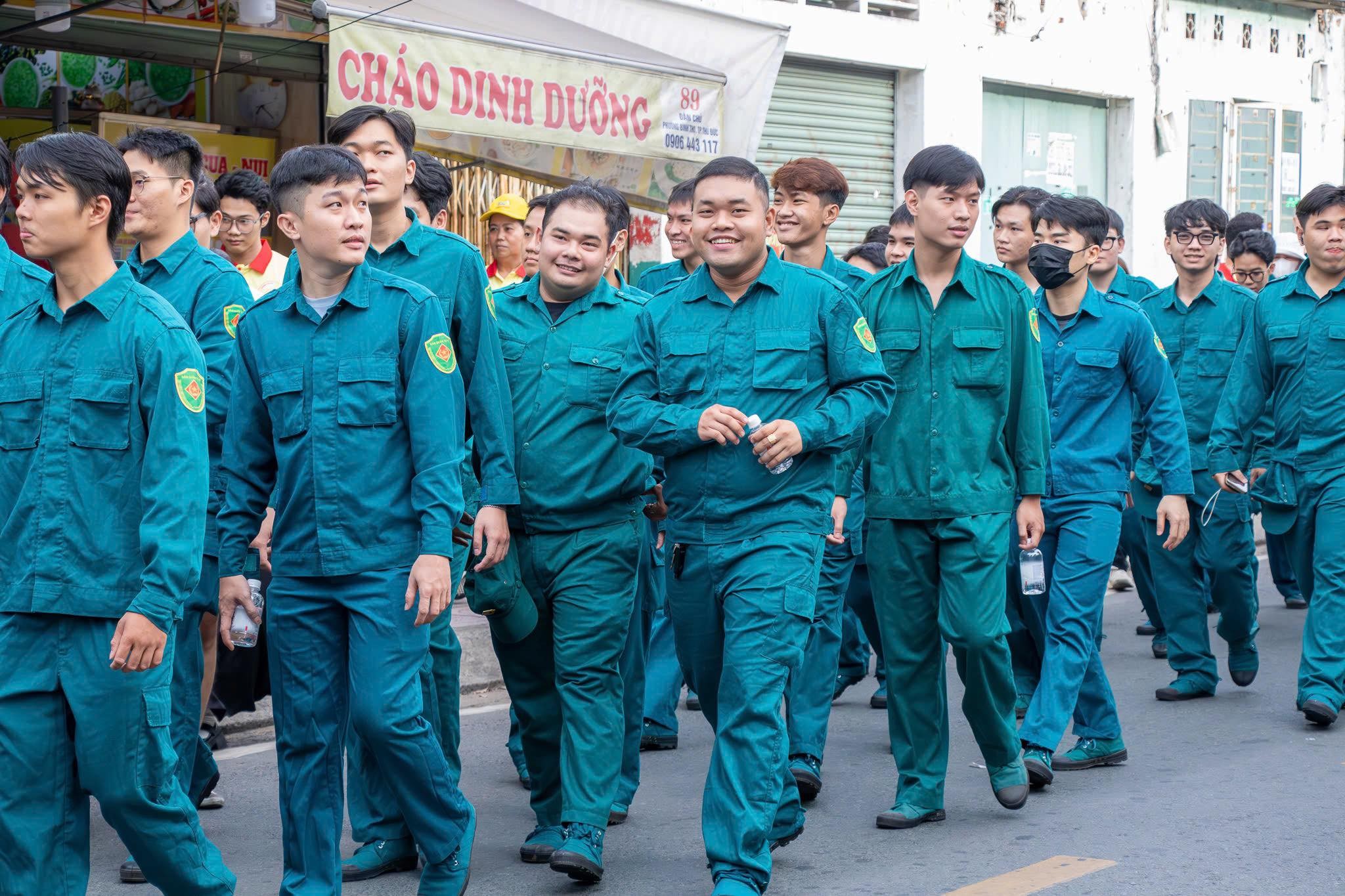 Hơn 2.000 người c&ugrave;ng nhau đi bộ ở phường Thủ Đức - Ảnh 5.