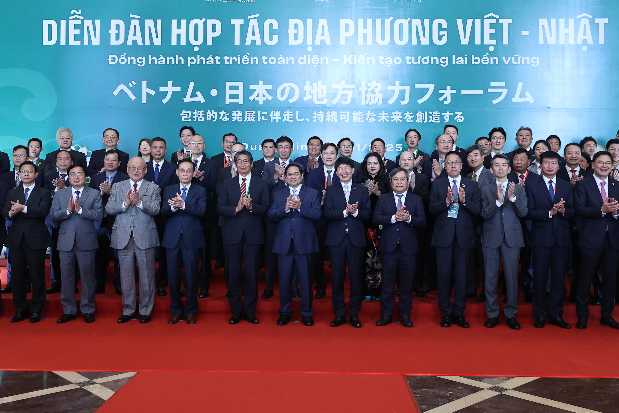 Thủ tướng Phạm Minh Ch&iacute;nh tiếp l&atilde;nh đạo Nhật Bản tại diễn đ&agrave;n hợp t&aacute;c địa phương - Ảnh 3.