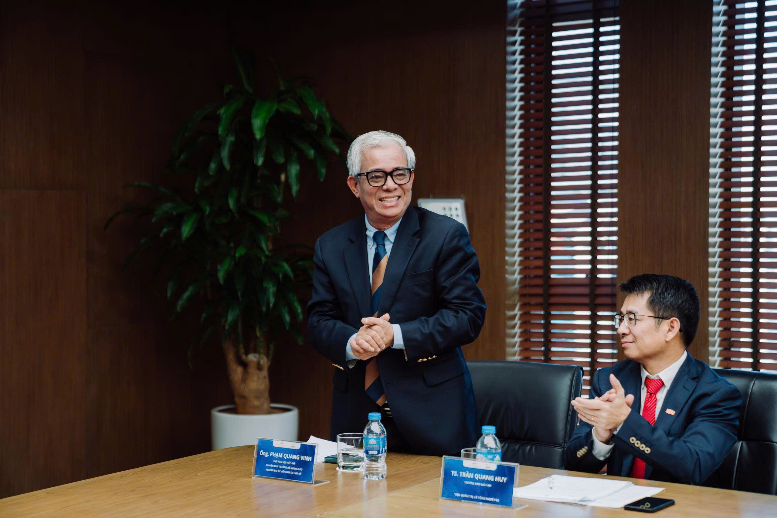 MBA chuẩn Mỹ lần đầu tiên chuyển giao trọn vẹn tại Việt Nam - Ảnh 2.