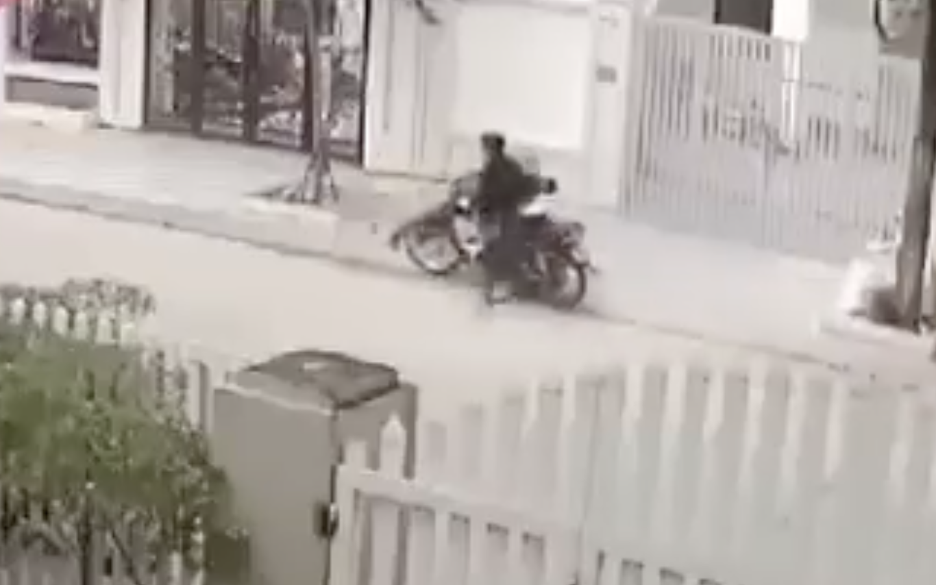 Phân định vụ người đàn ông bị tông văng lên vỉa hè, còn bị lao vào đánh