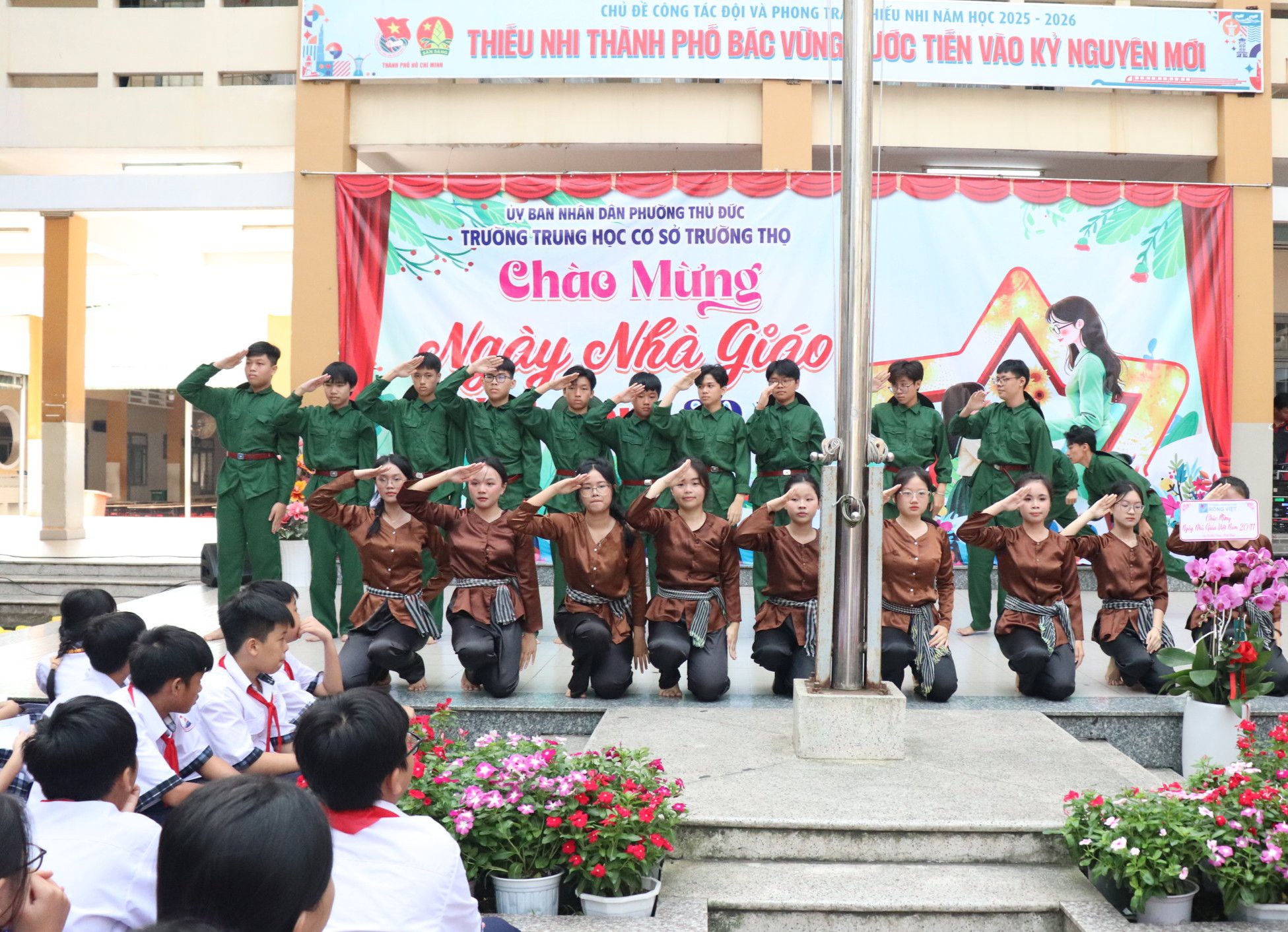 Nhiều trường TP HCM th&ocirc;ng b&aacute;o ho&agrave;n tiền BHYT cho phụ huynh - Ảnh 1.