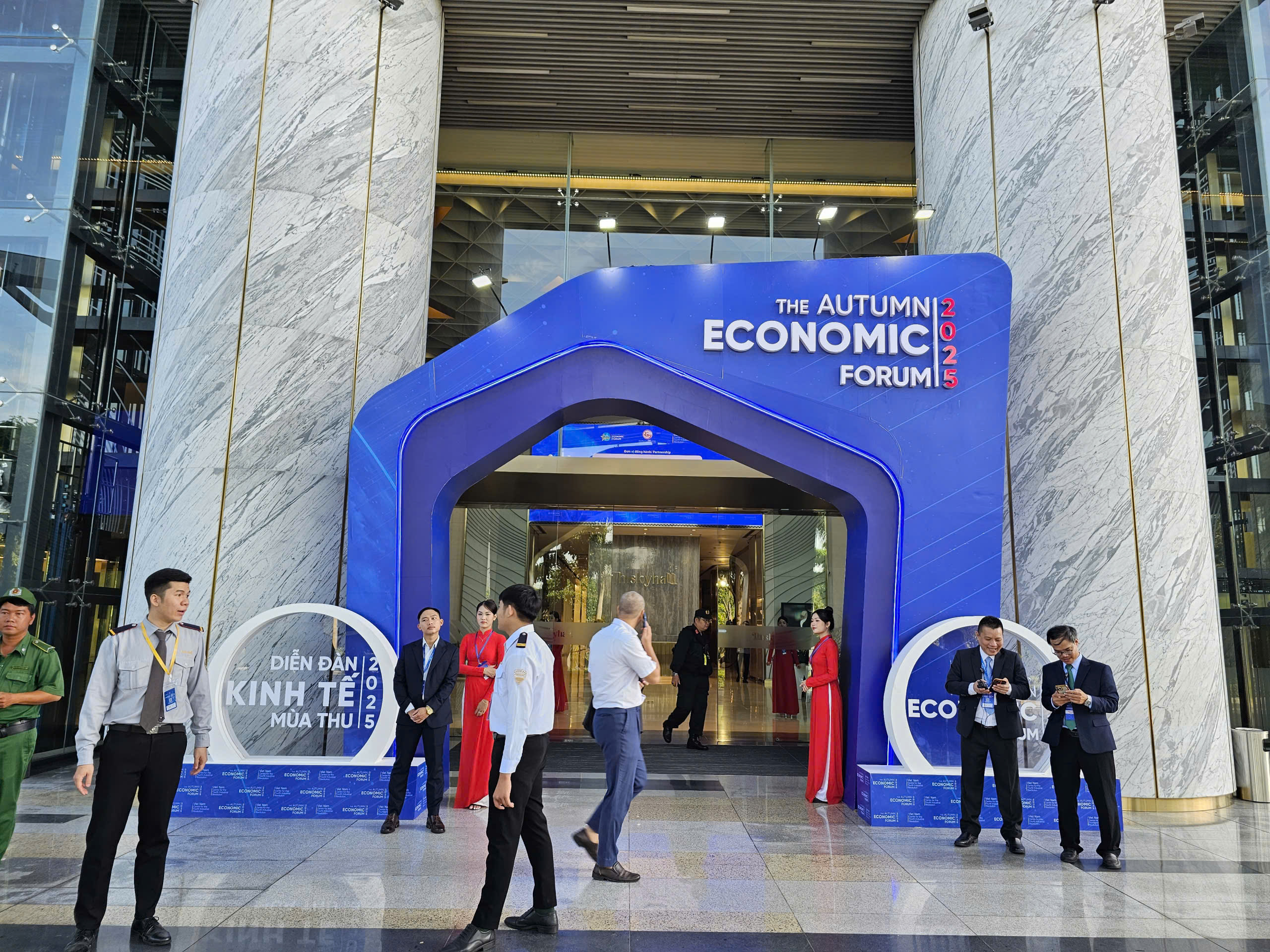 An ninh thắt chặt tại Diễn đàn Kinh tế mùa thu 2025 ở TP HCM - Ảnh 2.