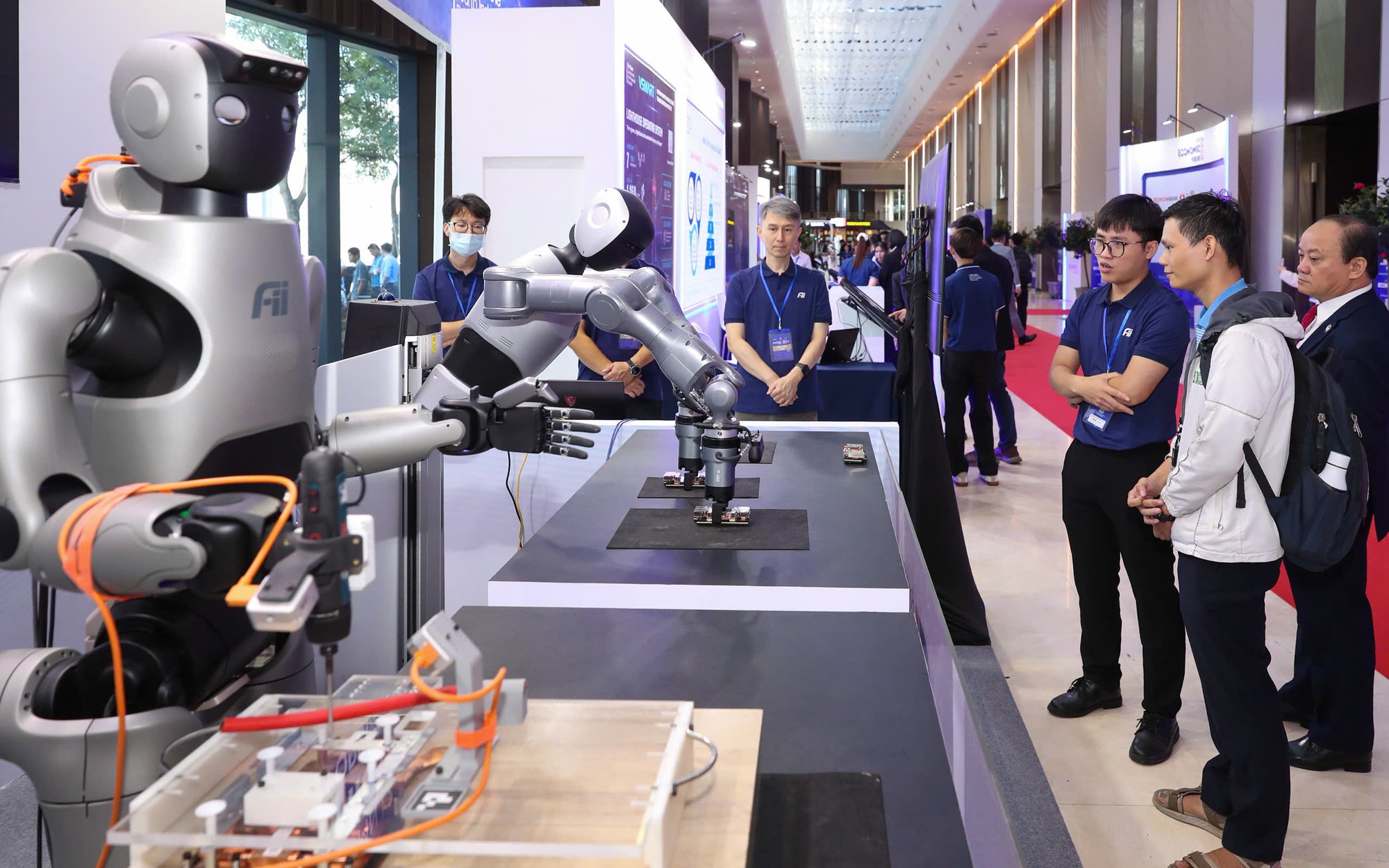 Loạt công nghệ tương lai xuất hiện tại Diễn đàn Kinh tế mùa Thu 2025, nhiều người trầm trồ