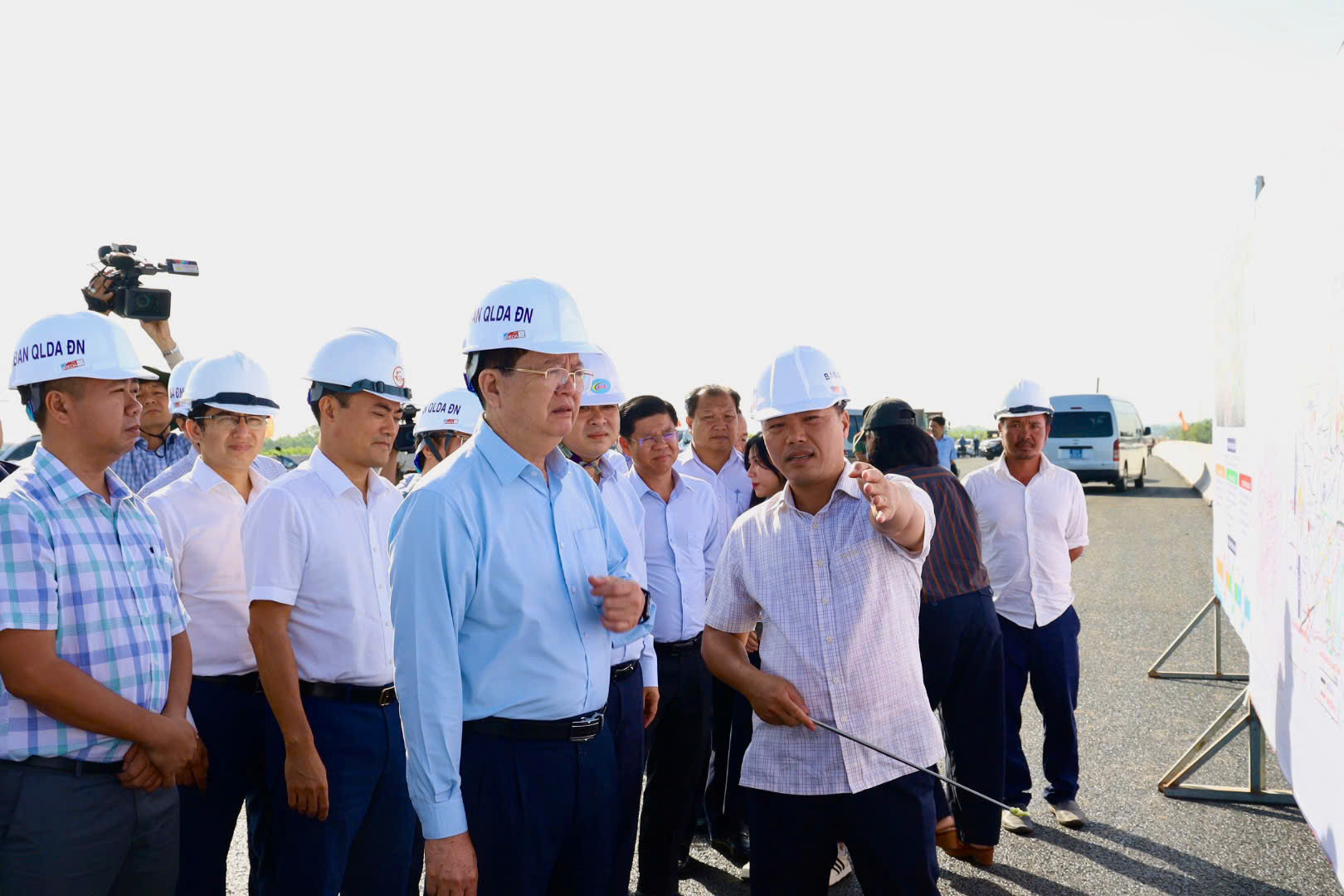 Những c&acirc;y số V&agrave;nh đai 3 đầu ti&ecirc;n sắp th&ocirc;ng xe đạt tiến độ ra sao? - Ảnh 1.