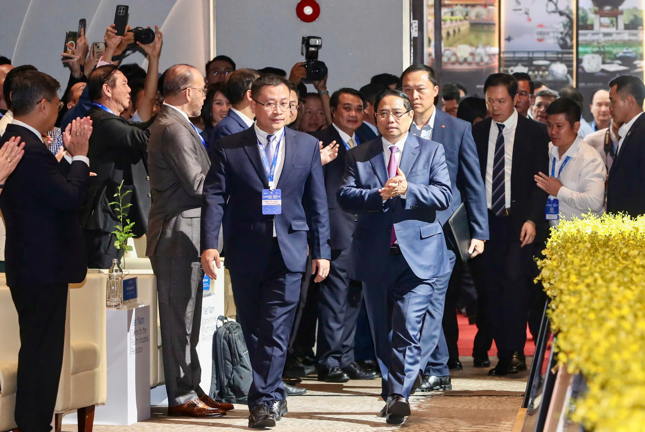 H&igrave;nh ảnh Thủ tướng Ch&iacute;nh phủ Phạm Minh Ch&iacute;nh dự Diễn đ&agrave;n kinh tế m&ugrave;a thu 2025 - Ảnh 1.