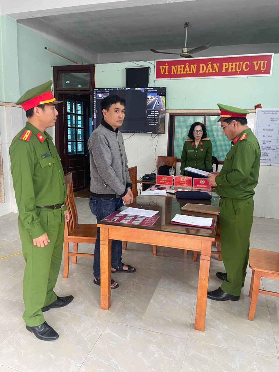Sang tên sổ đỏ để vay tiền: Câu chuyện đáng tiếc tại Đà Nẵng - Ảnh 1.