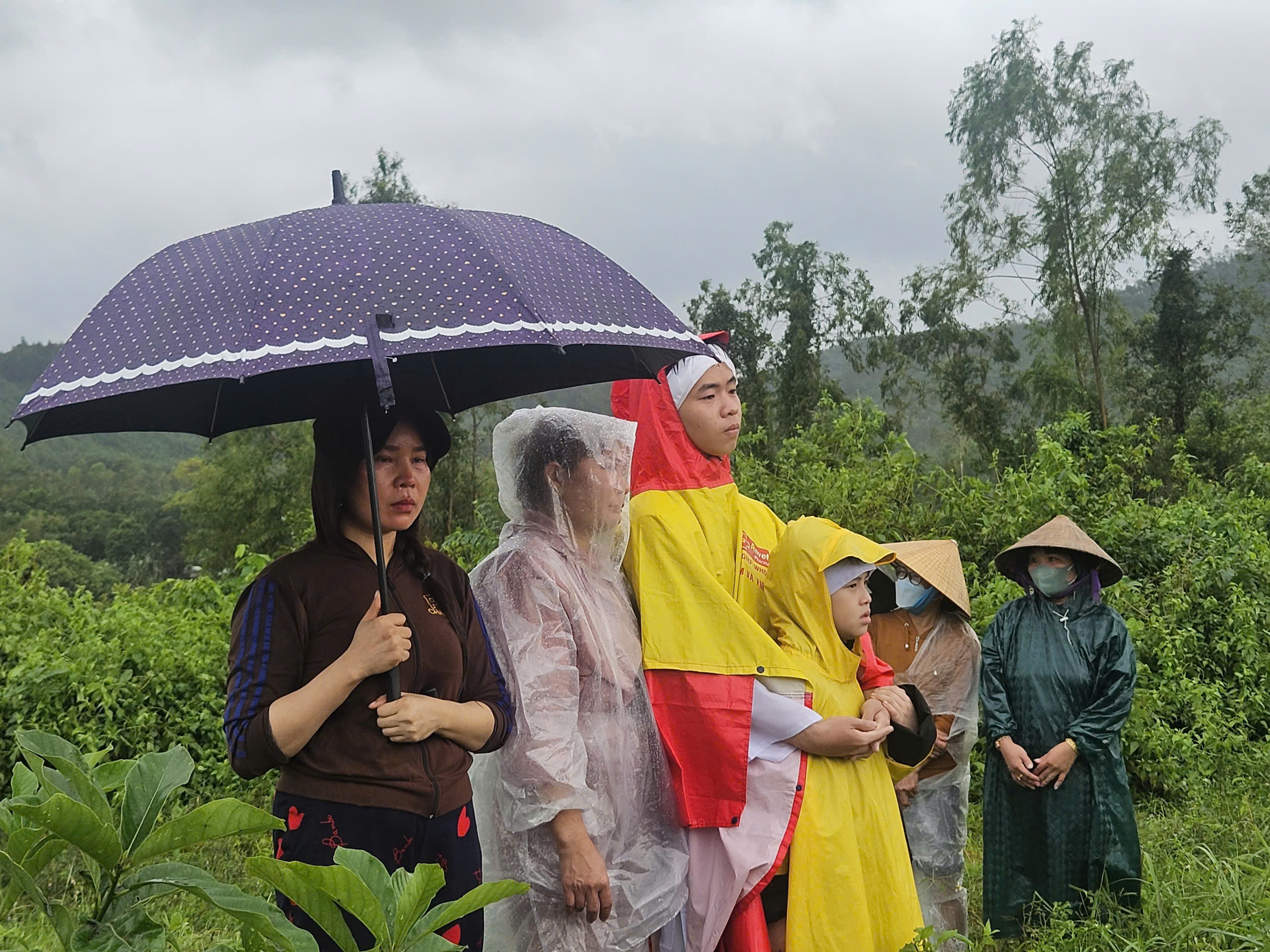 Báo Người Lao Động phát động chương trình “Triệu tập vở cho học sinh vùng bị thiên tai” - Ảnh 26.