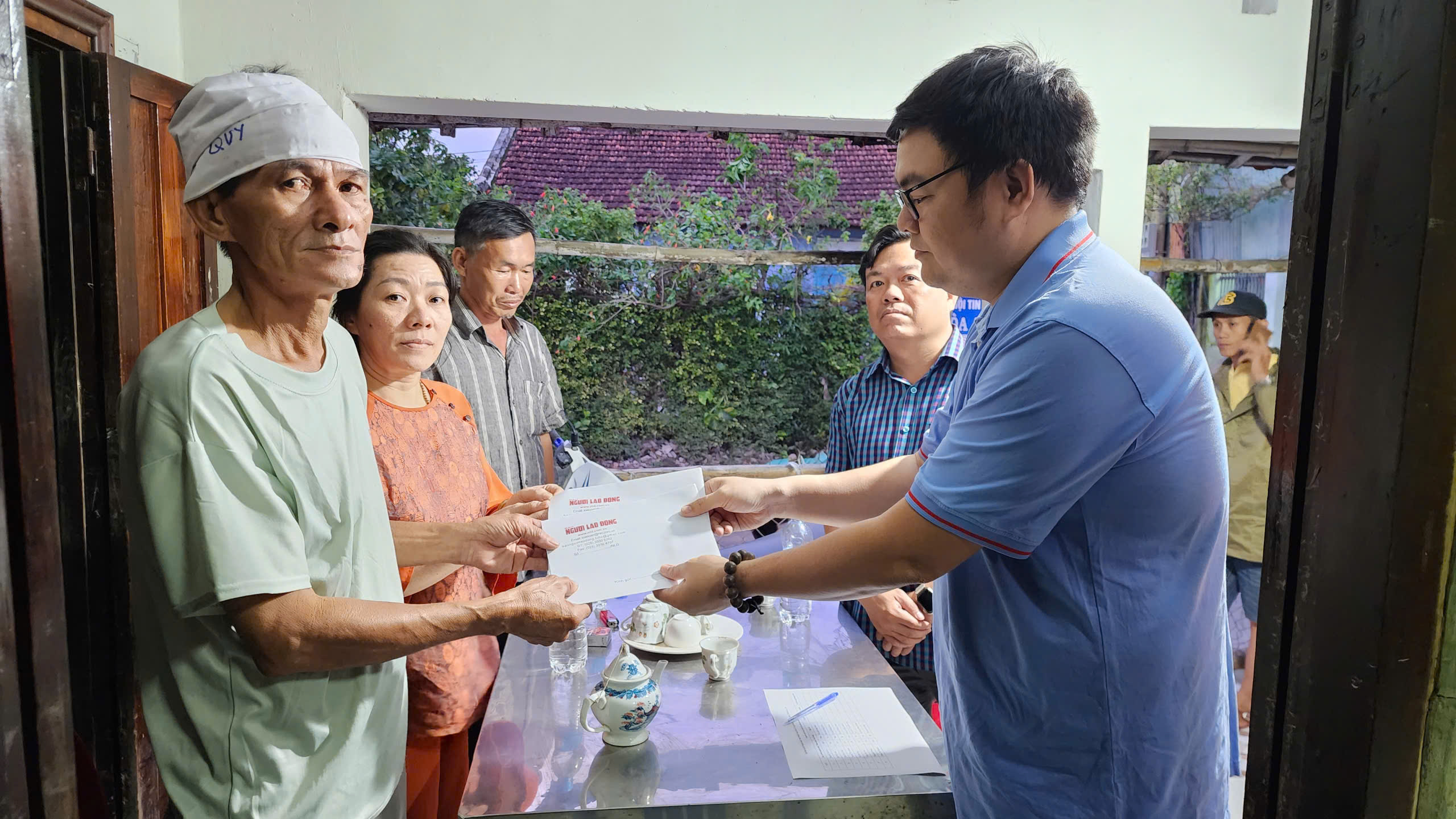 Báo Người Lao Động phát động chương trình “Triệu tập vở cho học sinh vùng bị thiên tai” - Ảnh 27.