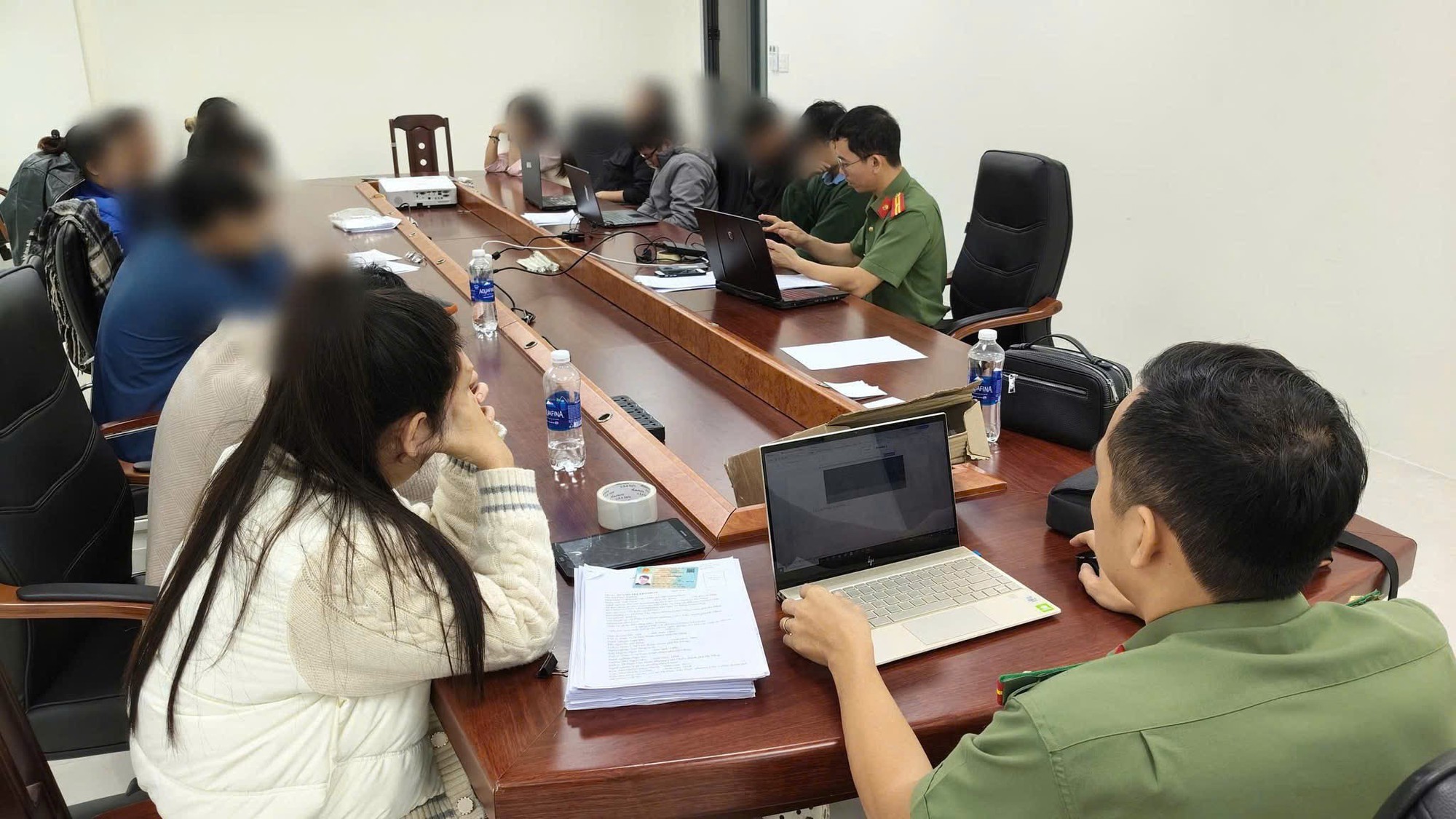 Đường d&acirc;y &ldquo;tiền ảo TOSI&rdquo; chiếm đoạt 90 tỉ đồng, giăng bẫy hơn 8.000 người - Ảnh 1.