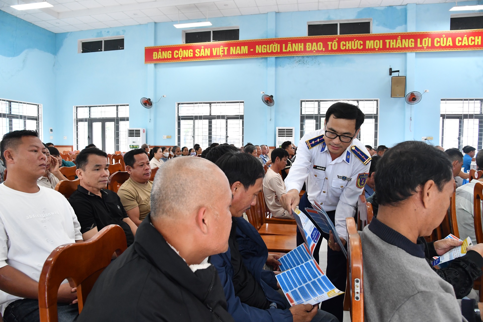Phạt h&agrave;nh ch&iacute;nh 657 vụ, khởi tố 2 vụ &aacute;n li&ecirc;n quan khai th&aacute;c hải sản bất hợp ph&aacute;p - Ảnh 2.