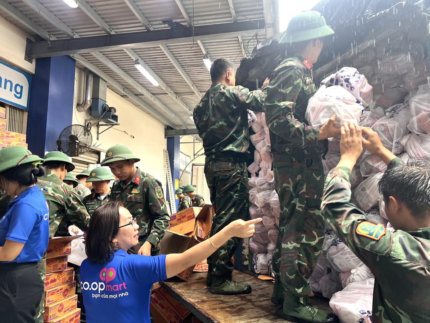 Saigon Co.op c&ugrave;ng b&agrave; con miền Trung - T&acirc;y Nguy&ecirc;n t&aacute;i thiết cuộc sống - Ảnh 3.