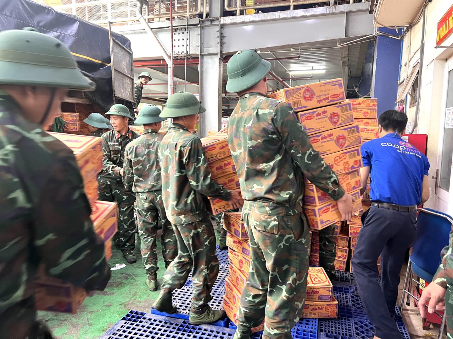 Saigon Co.op c&ugrave;ng b&agrave; con miền Trung - T&acirc;y Nguy&ecirc;n t&aacute;i thiết cuộc sống - Ảnh 4.