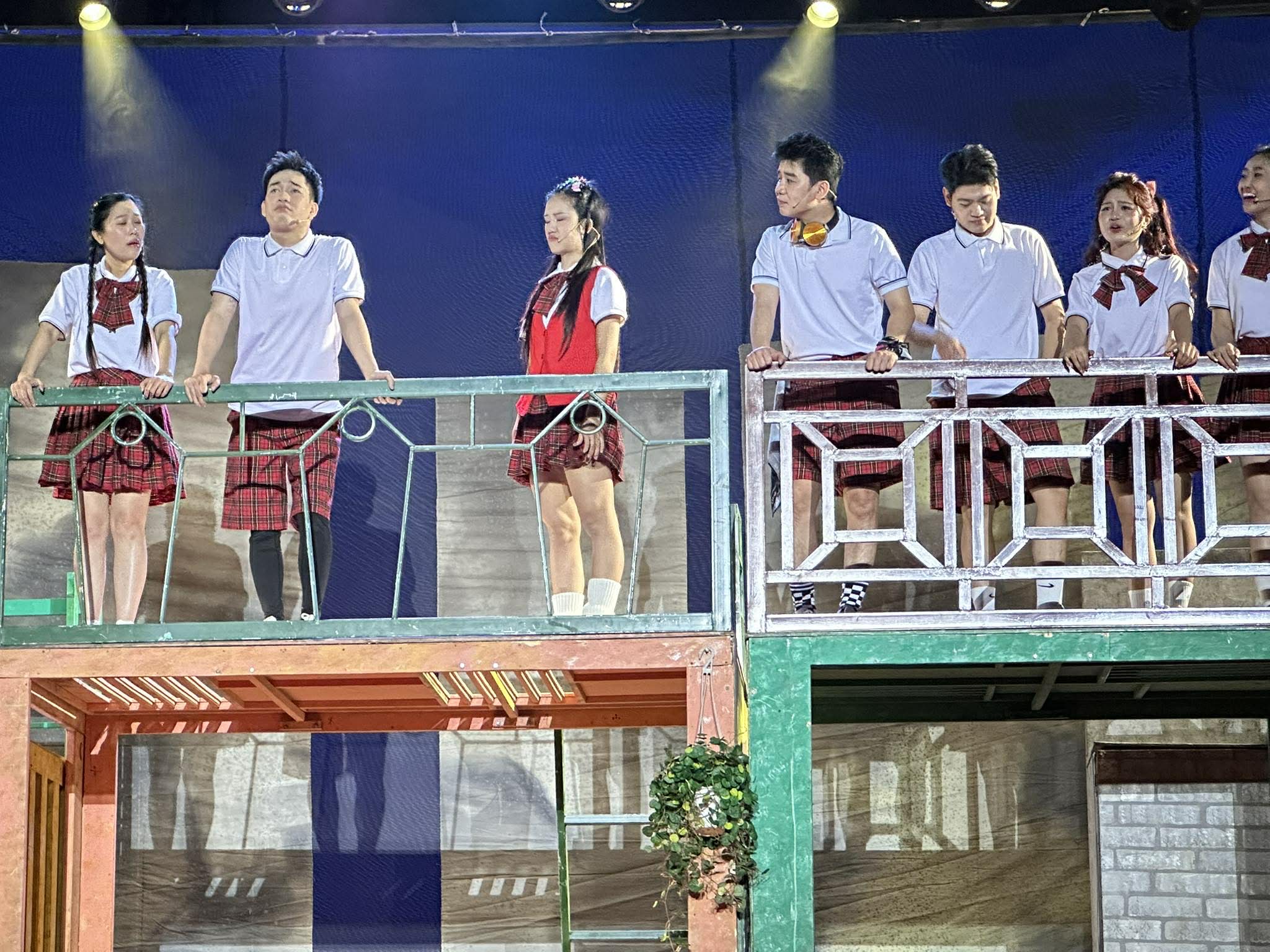 Dấu ấn nhạc kịch "Rồi t&ocirc;i sẽ lớn" của NSƯT L&ecirc; &Aacute;nh Tuyết tại Li&ecirc;n hoan quốc tế thử nghiệm - Ảnh 4.