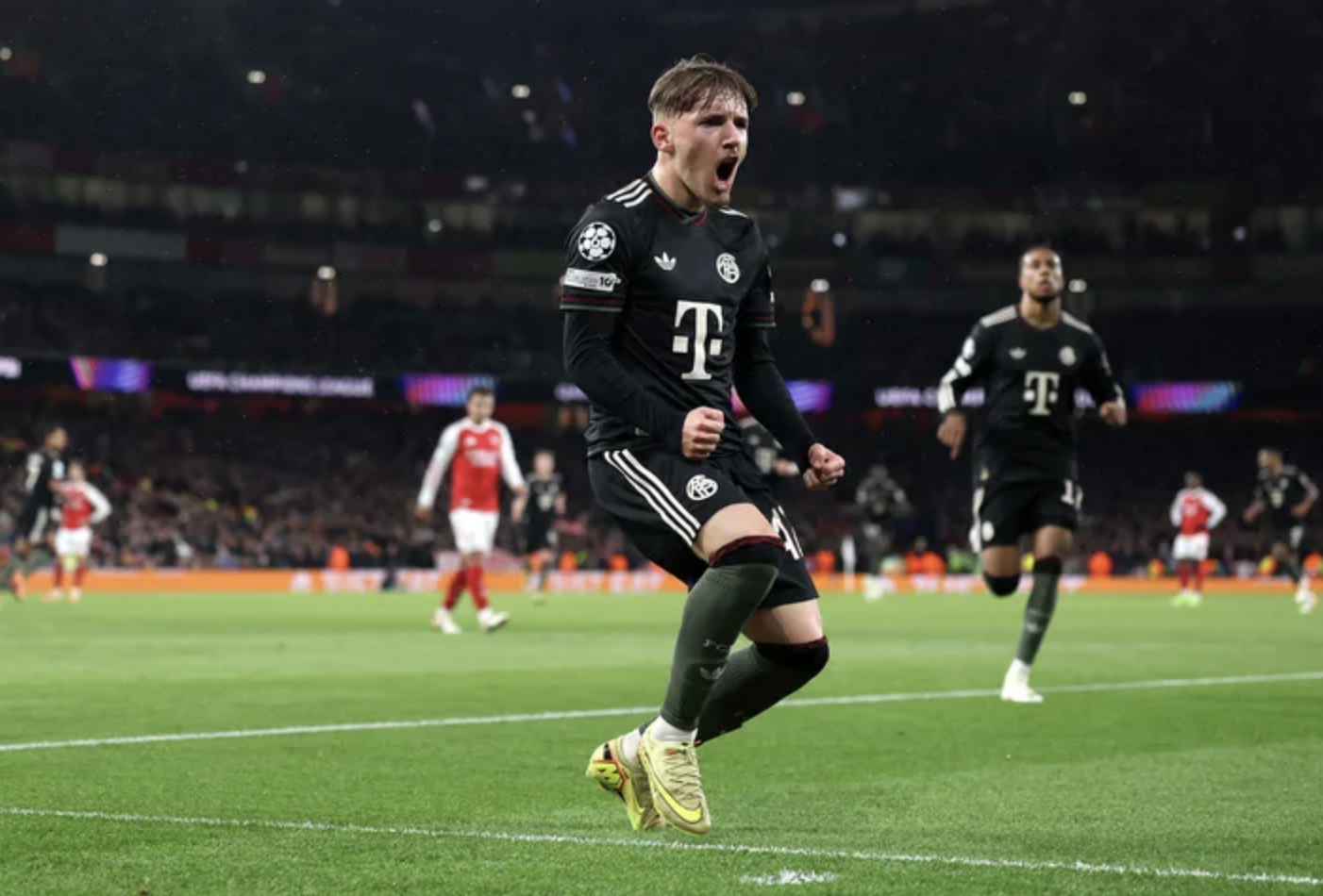 Đại ph&aacute; Bayern Munich, Arsenal ngạo nghễ tr&ecirc;n đỉnh Champions Leaague - Ảnh 3.